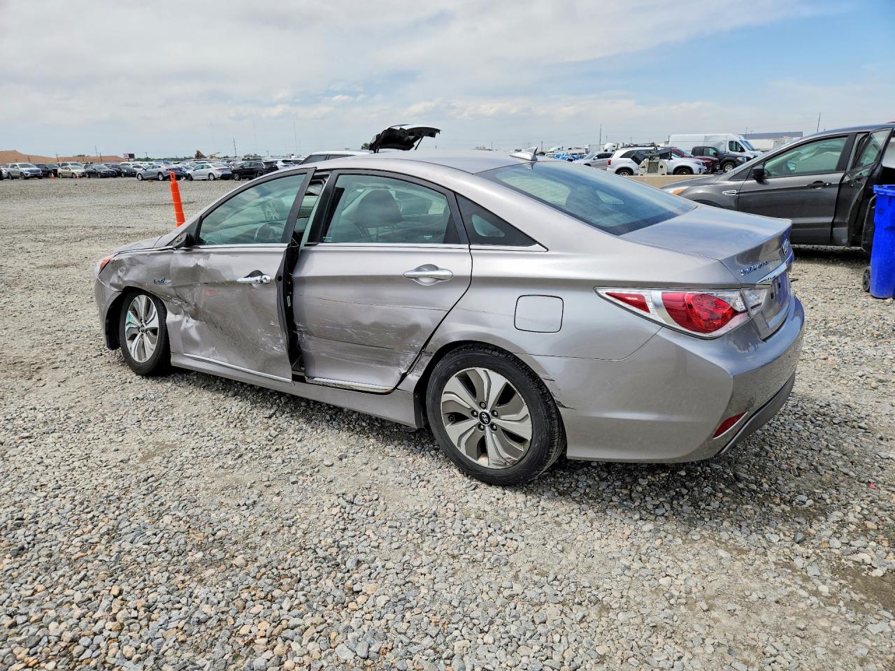 2013 Hyundai Sonata Hybrid Silver vin: KMHEC4A45DA090473
