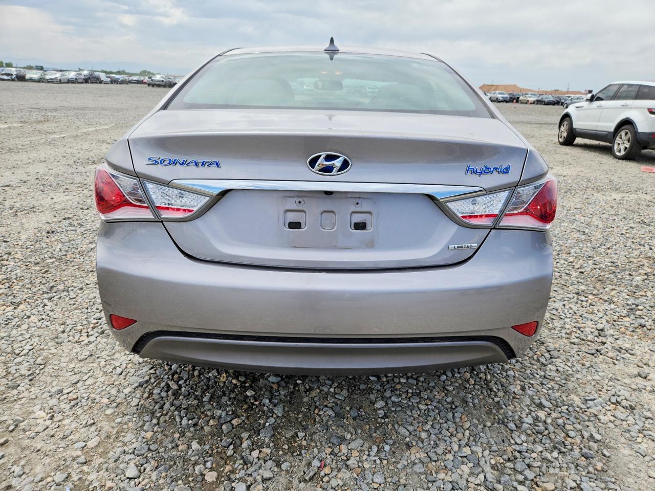 2013 Hyundai Sonata Hybrid Silver vin: KMHEC4A45DA090473