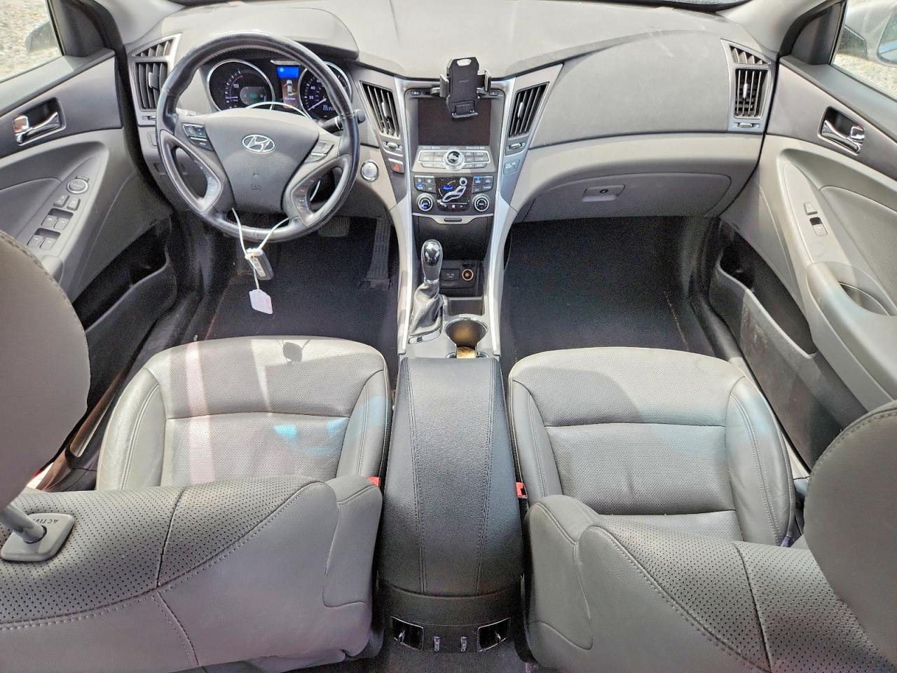 2013 Hyundai Sonata Hybrid Silver vin: KMHEC4A45DA090473