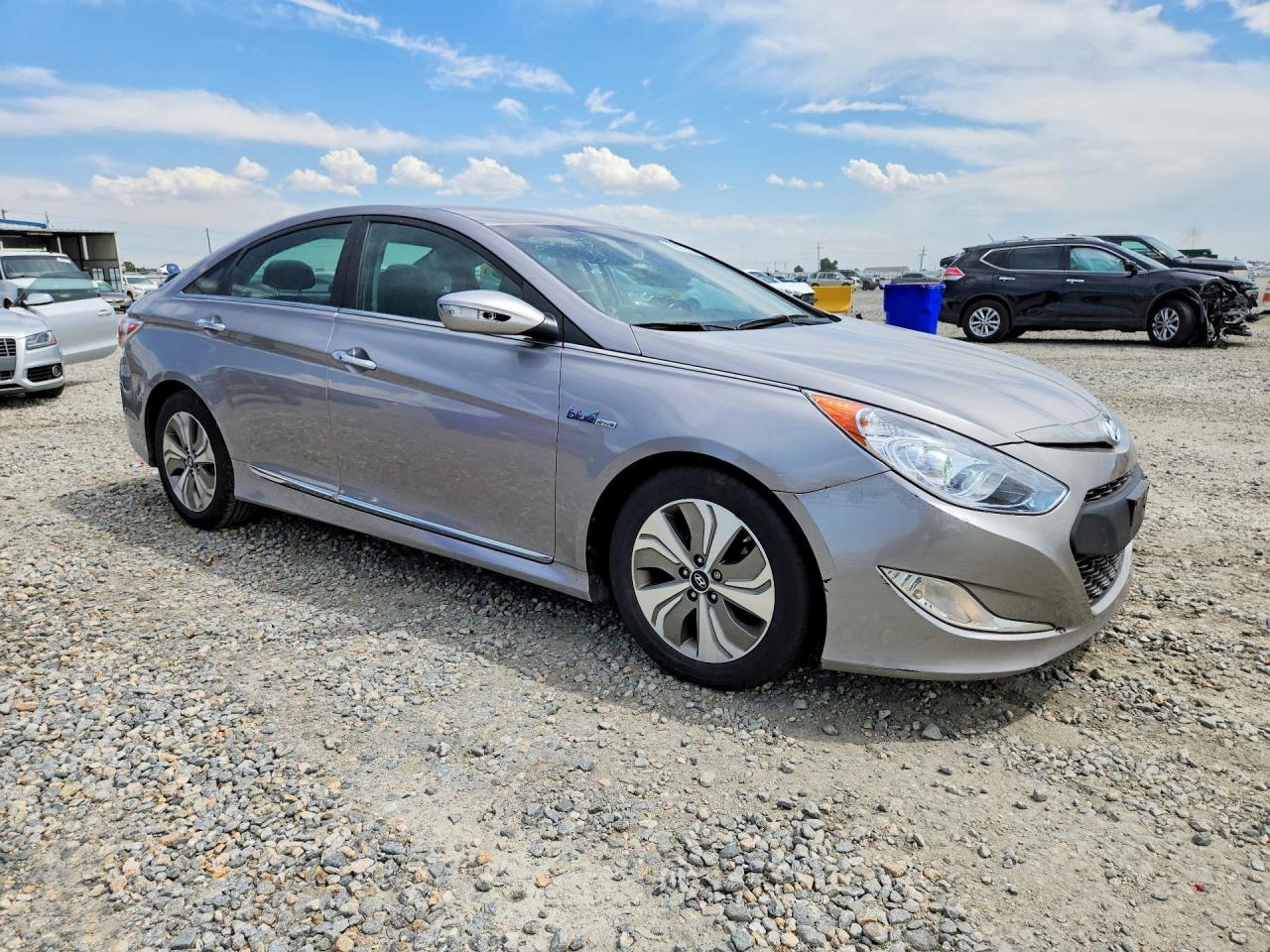 2013 Hyundai Sonata Hybrid Silver vin: KMHEC4A45DA090473