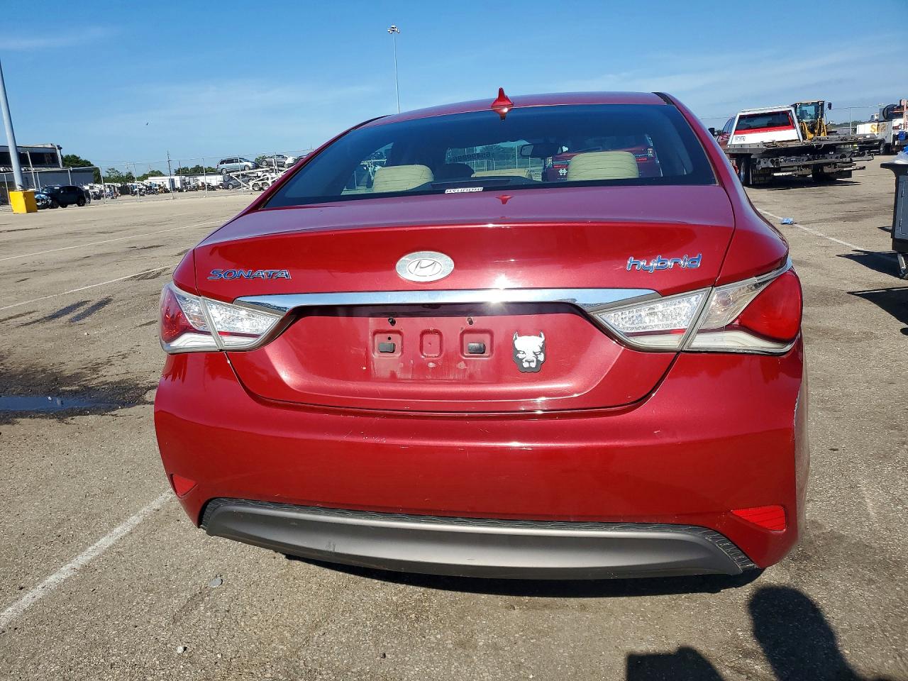 2014 Hyundai Sonata Hybrid Red vin: KMHEC4A45EA108925