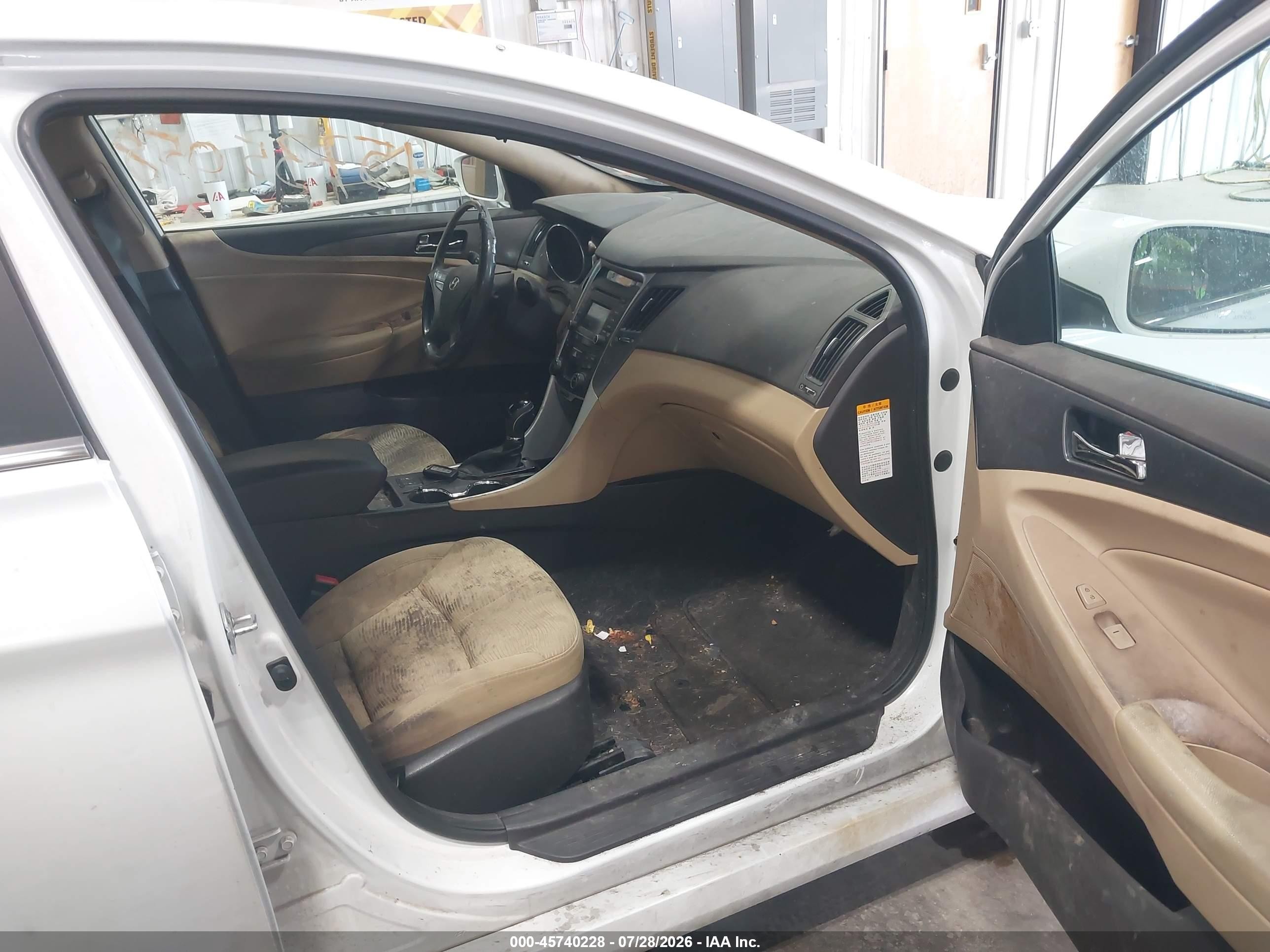 2014 Hyundai Sonata Hybrid   White vin: KMHEC4A45EA113798