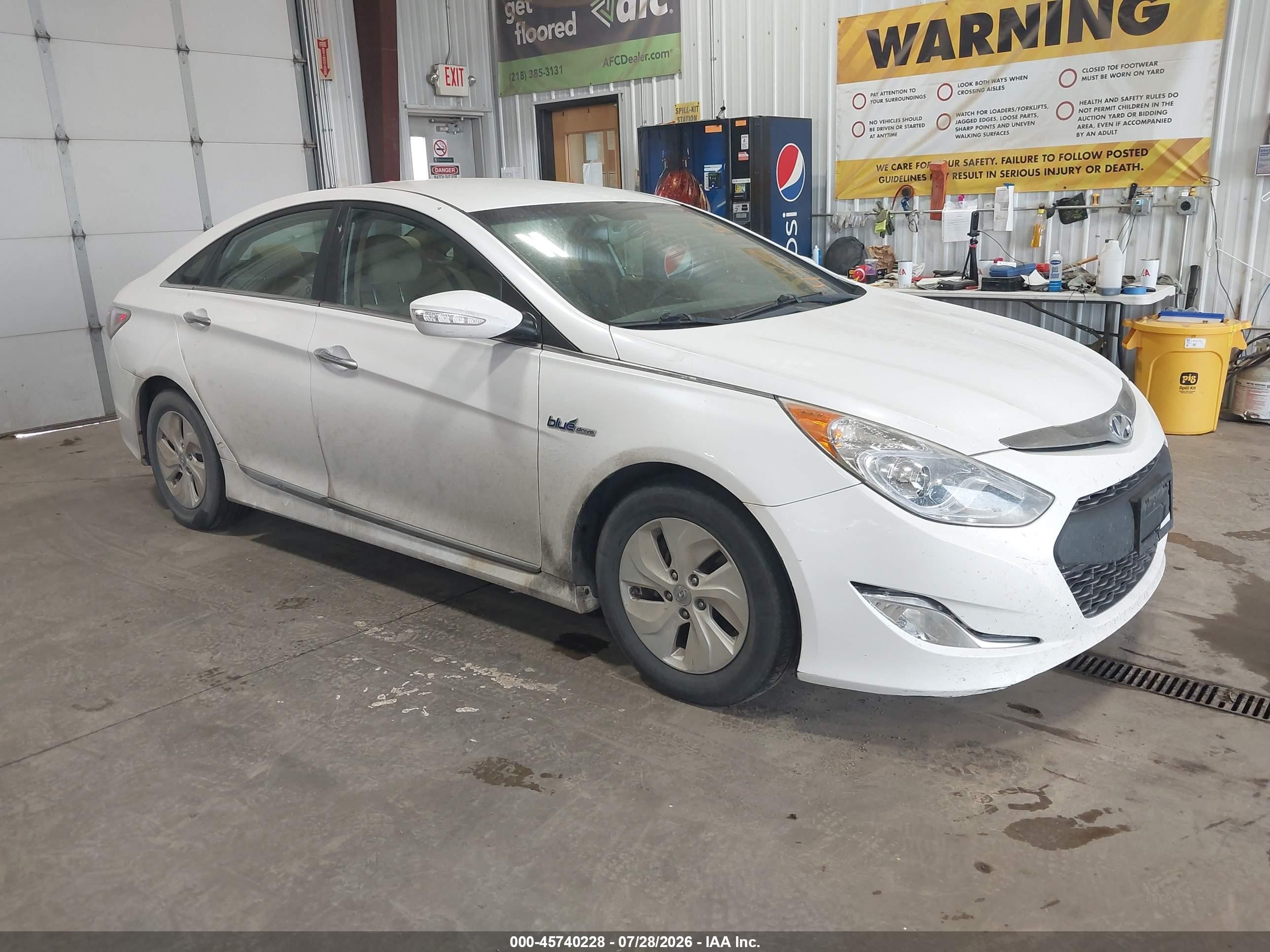 2014 Hyundai Sonata Hybrid   White vin: KMHEC4A45EA113798