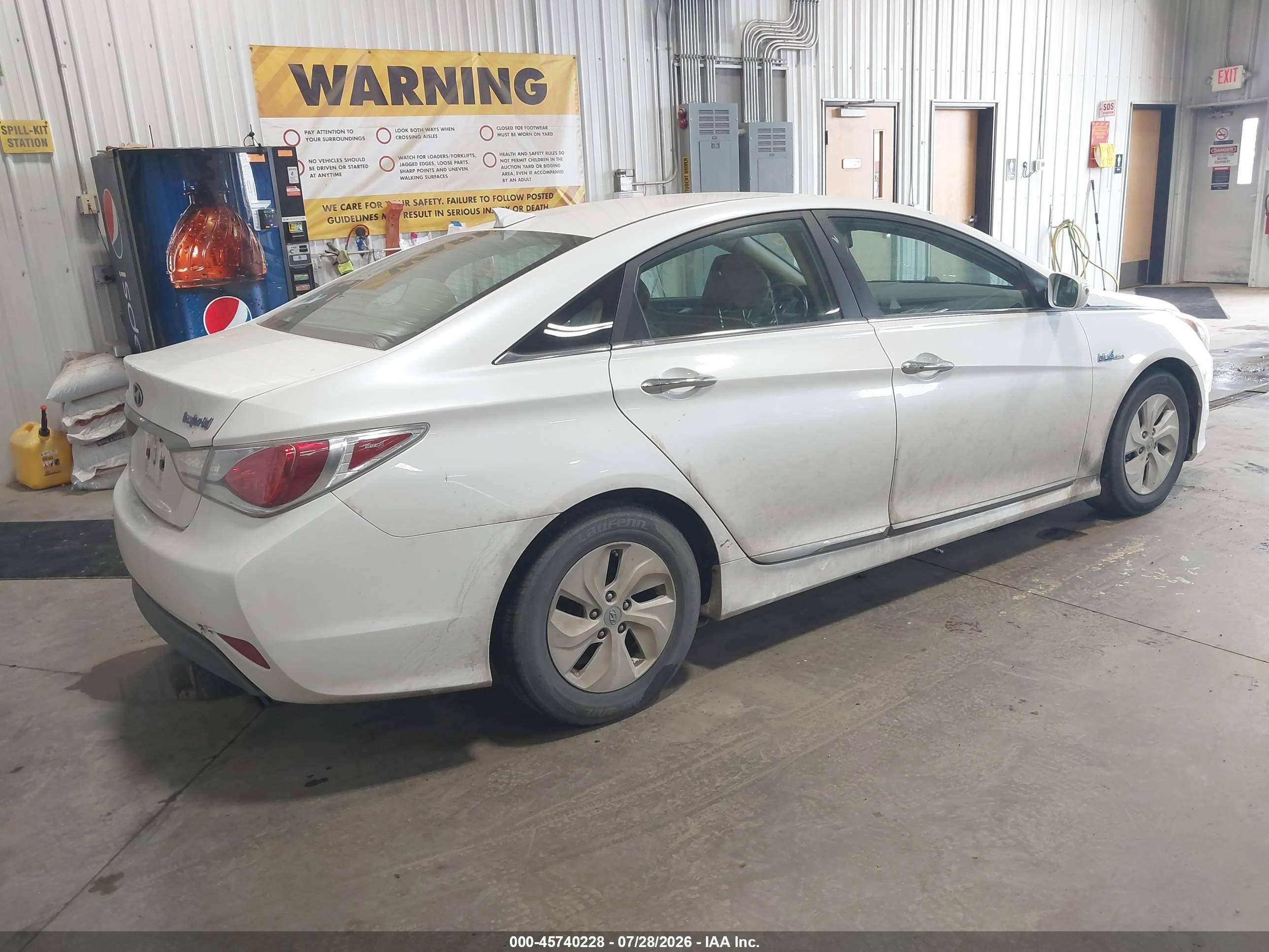 2014 Hyundai Sonata Hybrid   White vin: KMHEC4A45EA113798