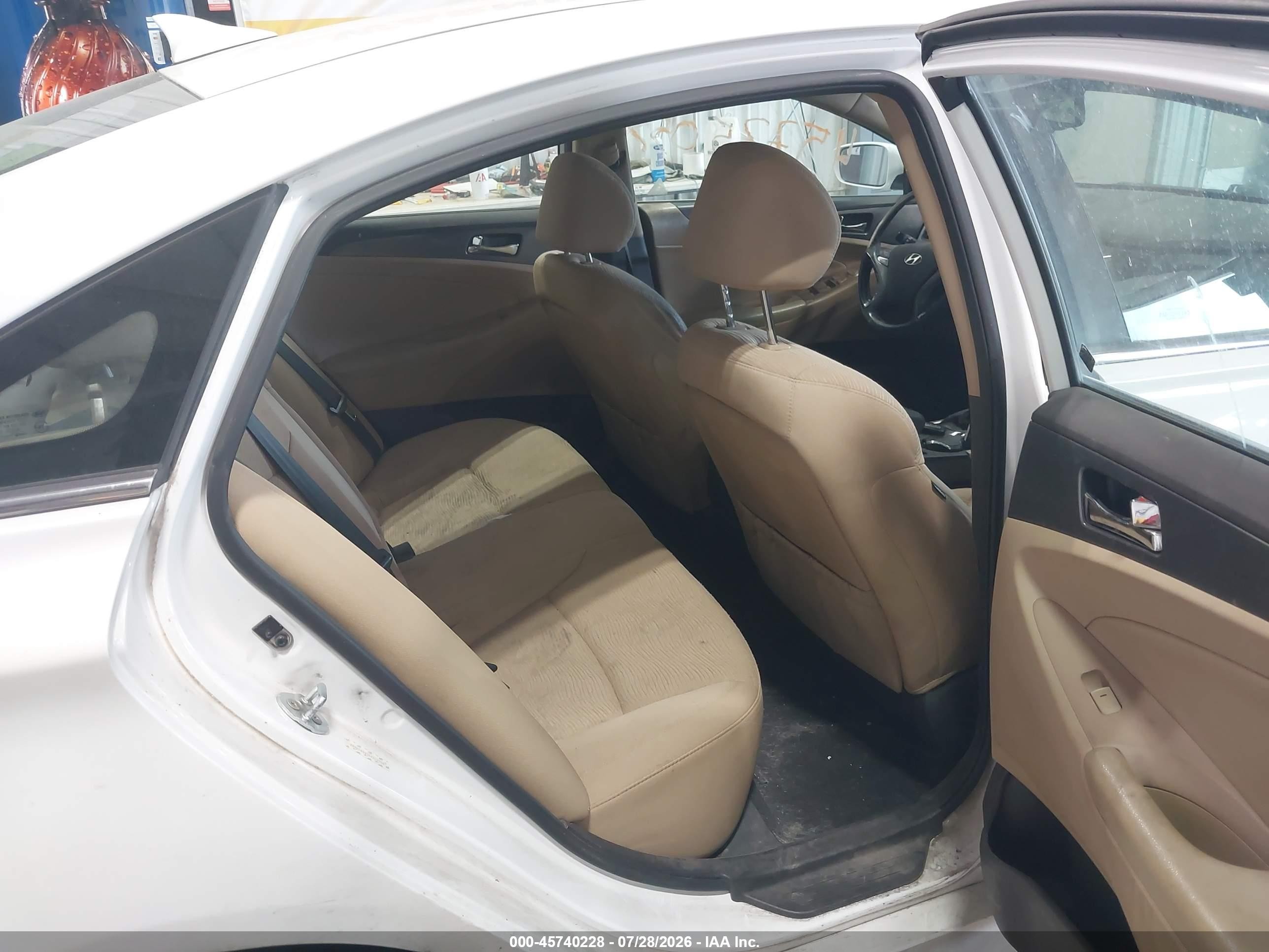 2014 Hyundai Sonata Hybrid   White vin: KMHEC4A45EA113798