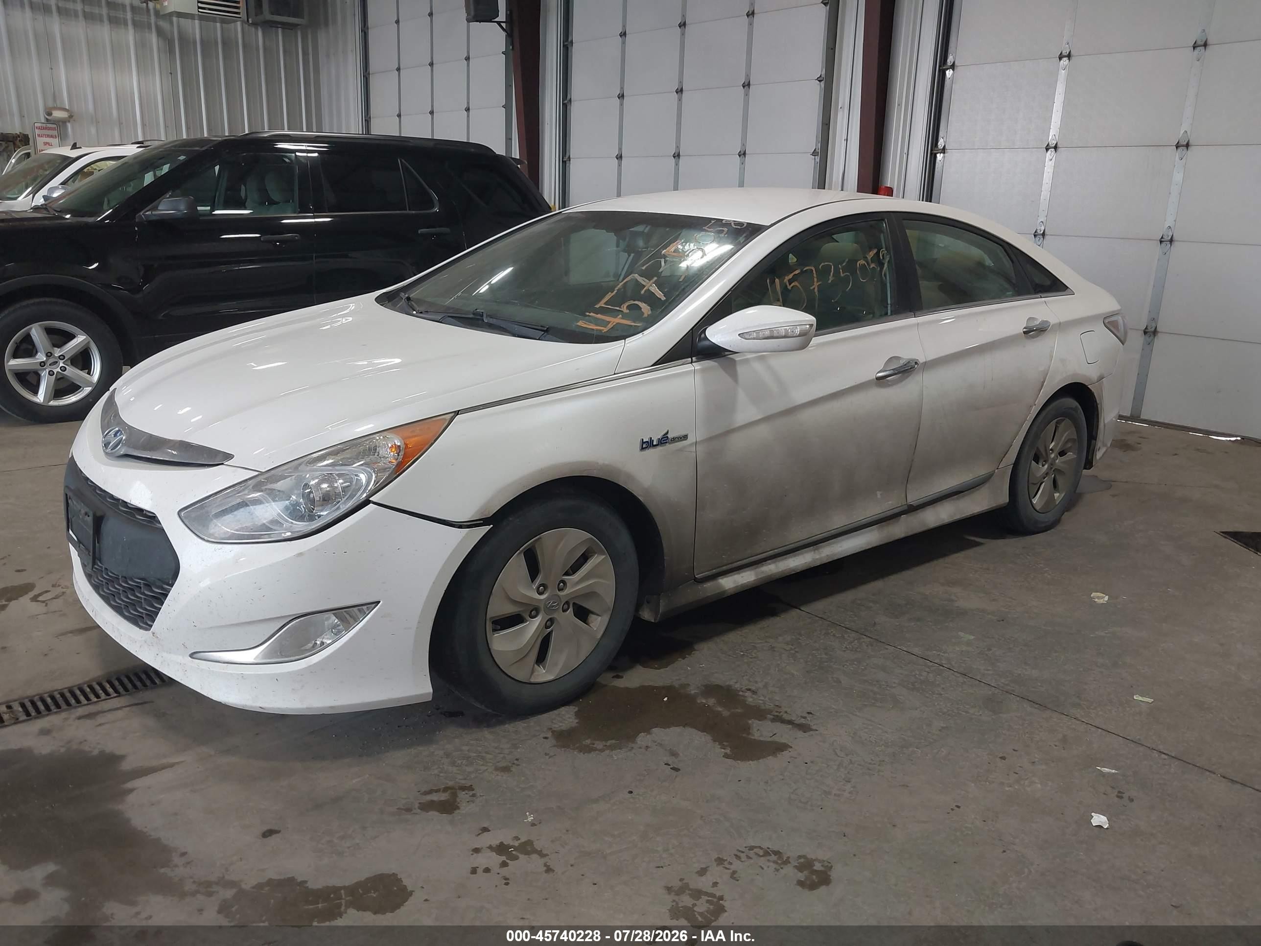 2014 Hyundai Sonata Hybrid   White vin: KMHEC4A45EA113798