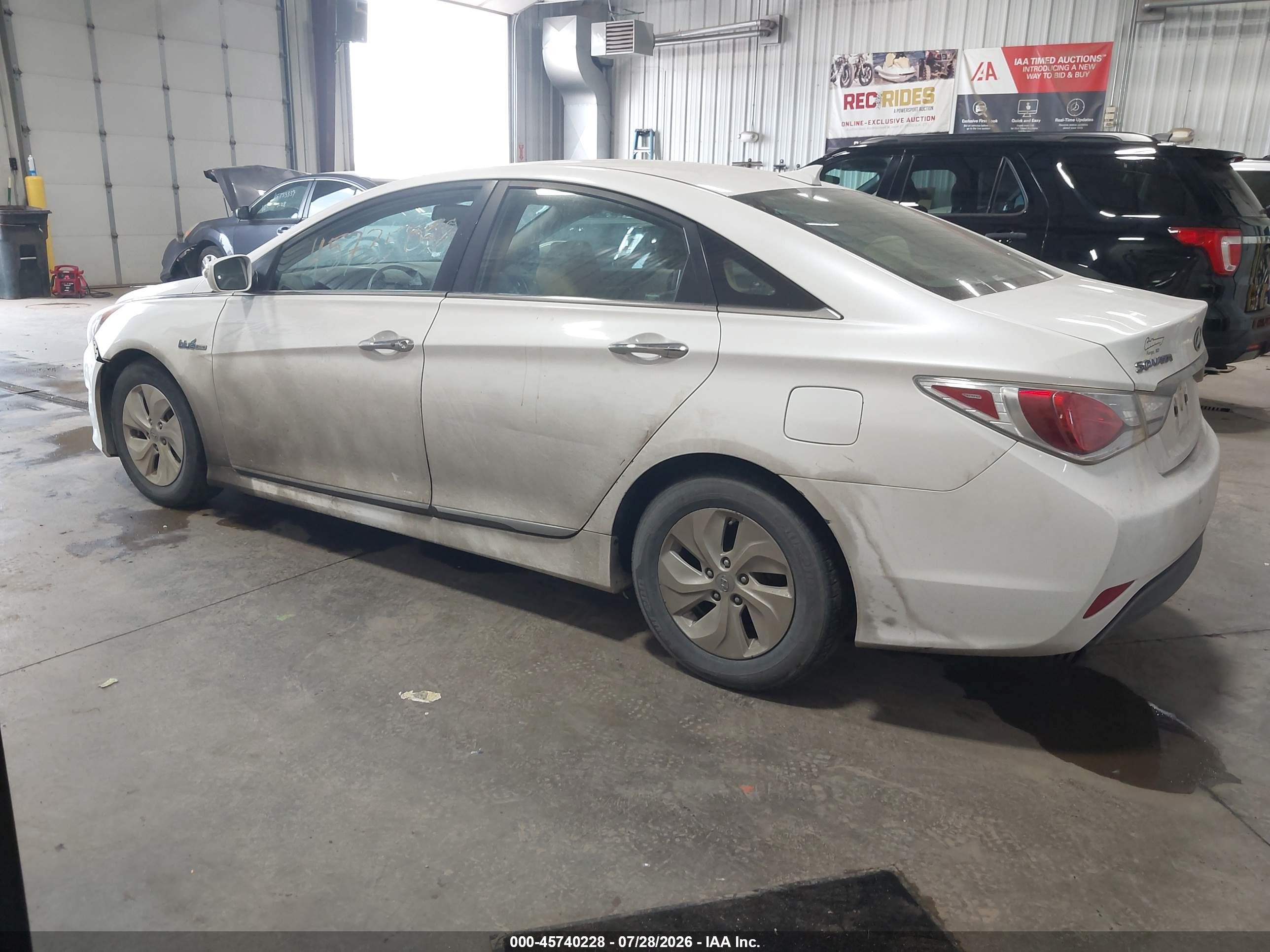 2014 Hyundai Sonata Hybrid   White vin: KMHEC4A45EA113798