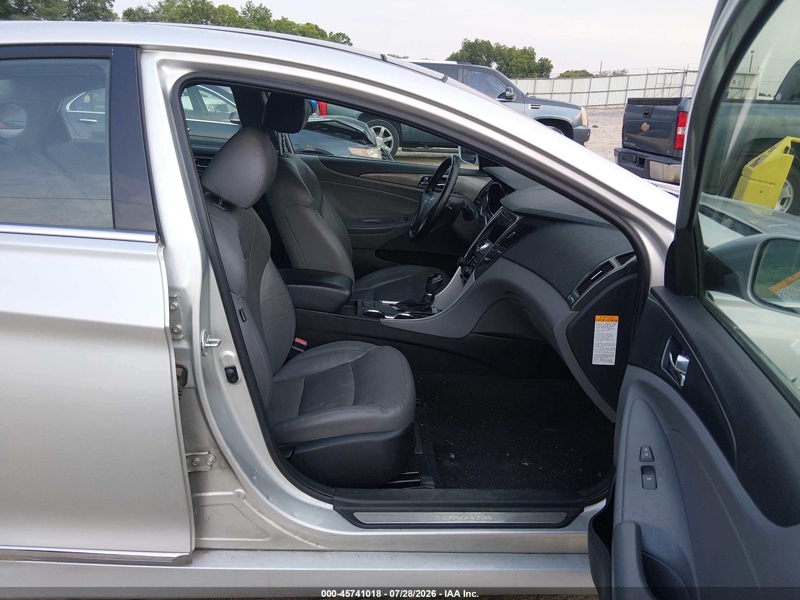2014 Hyundai Sonata Hybrid Limited Silver vin: KMHEC4A45EA116040