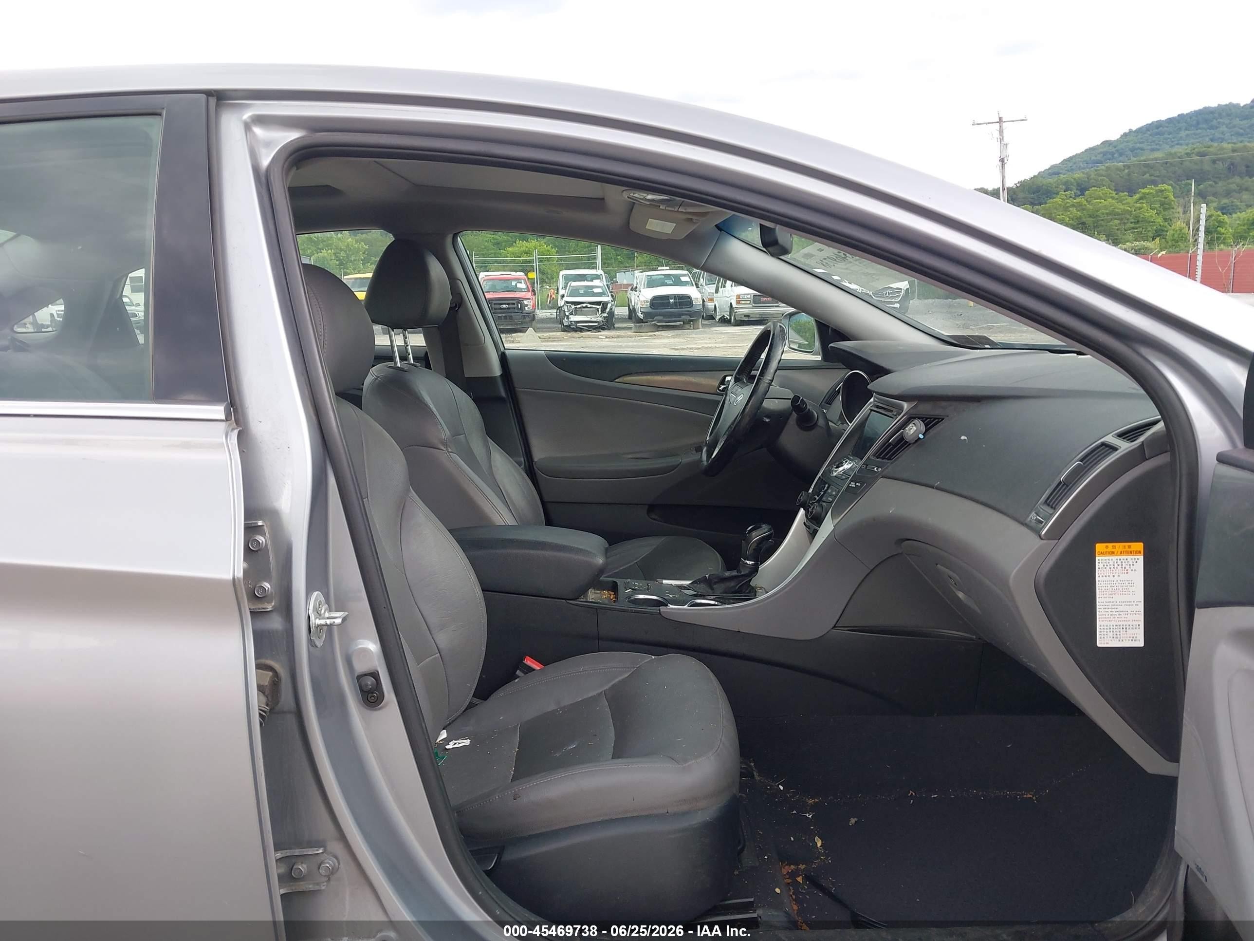 2015 Hyundai Sonata Hybrid Limited Silver vin: KMHEC4A45FA119067