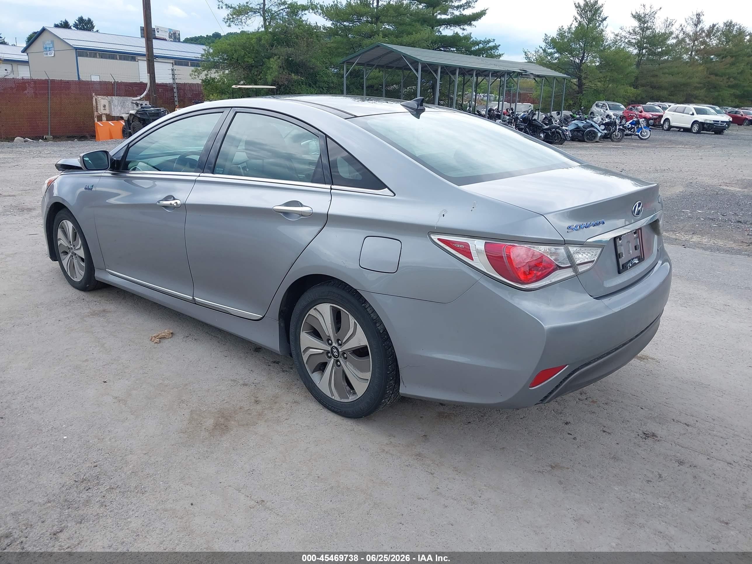 2015 Hyundai Sonata Hybrid Limited Silver vin: KMHEC4A45FA119067