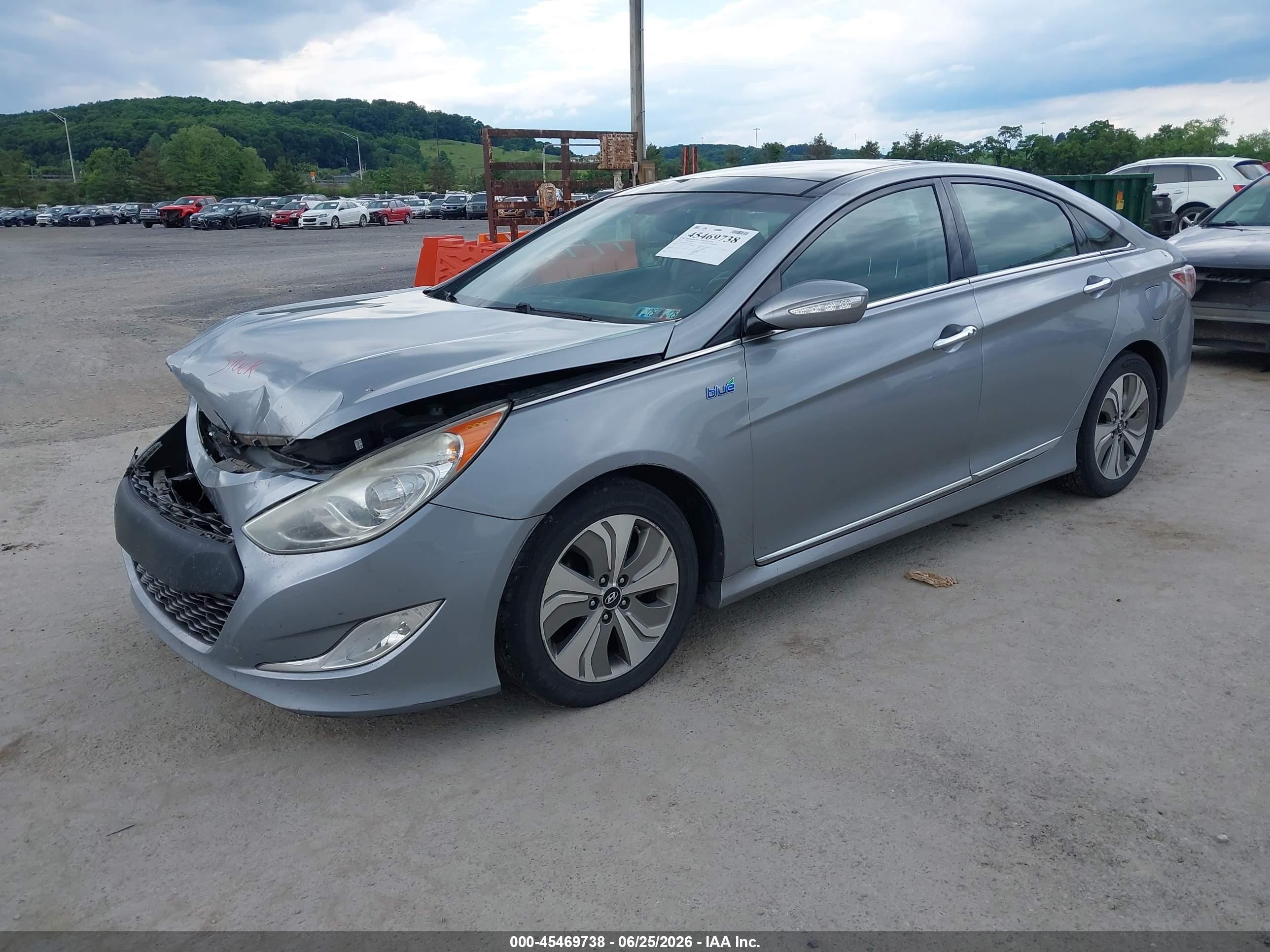 2015 Hyundai Sonata Hybrid Limited Silver vin: KMHEC4A45FA119067