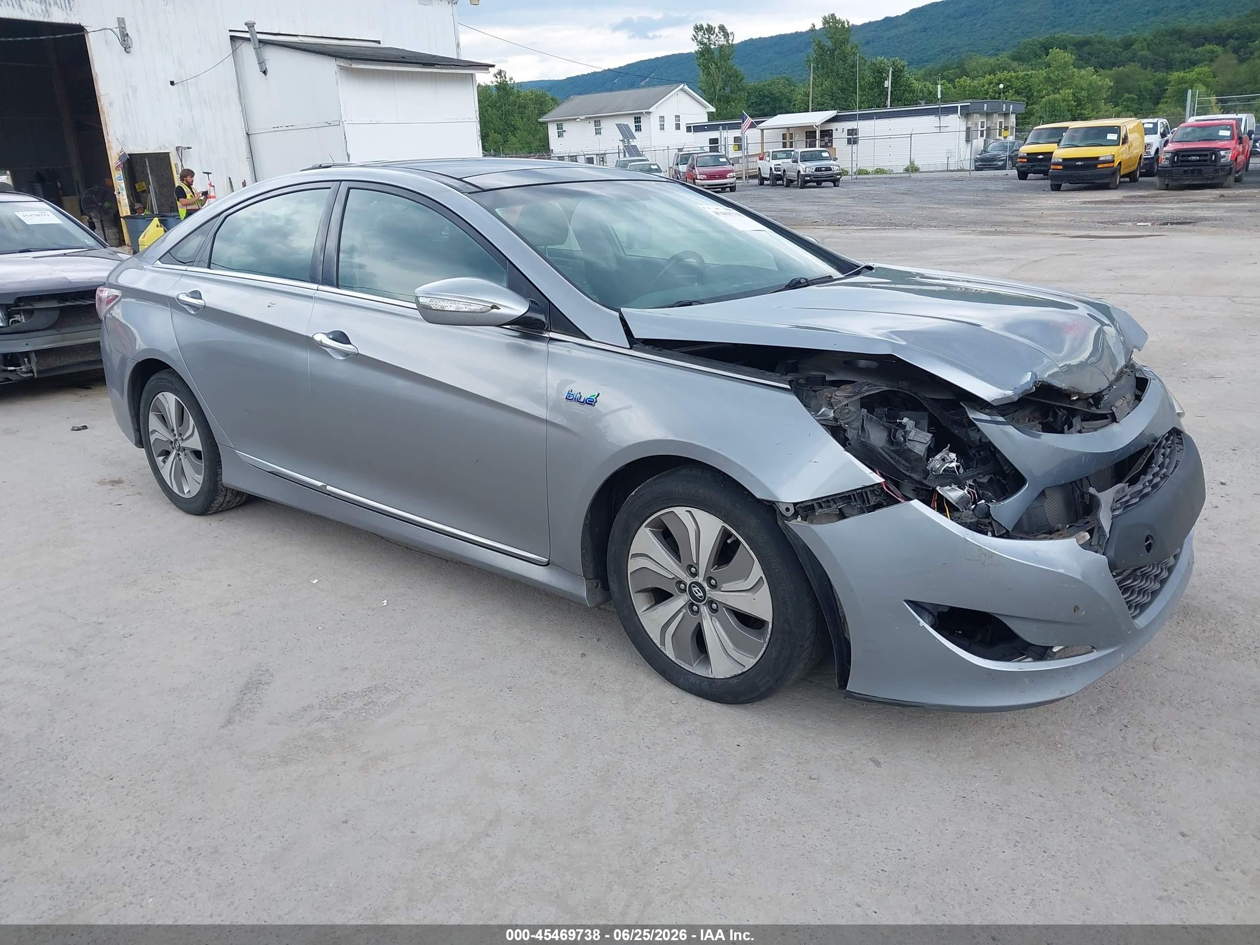 2015 Hyundai Sonata Hybrid Limited Silver vin: KMHEC4A45FA119067