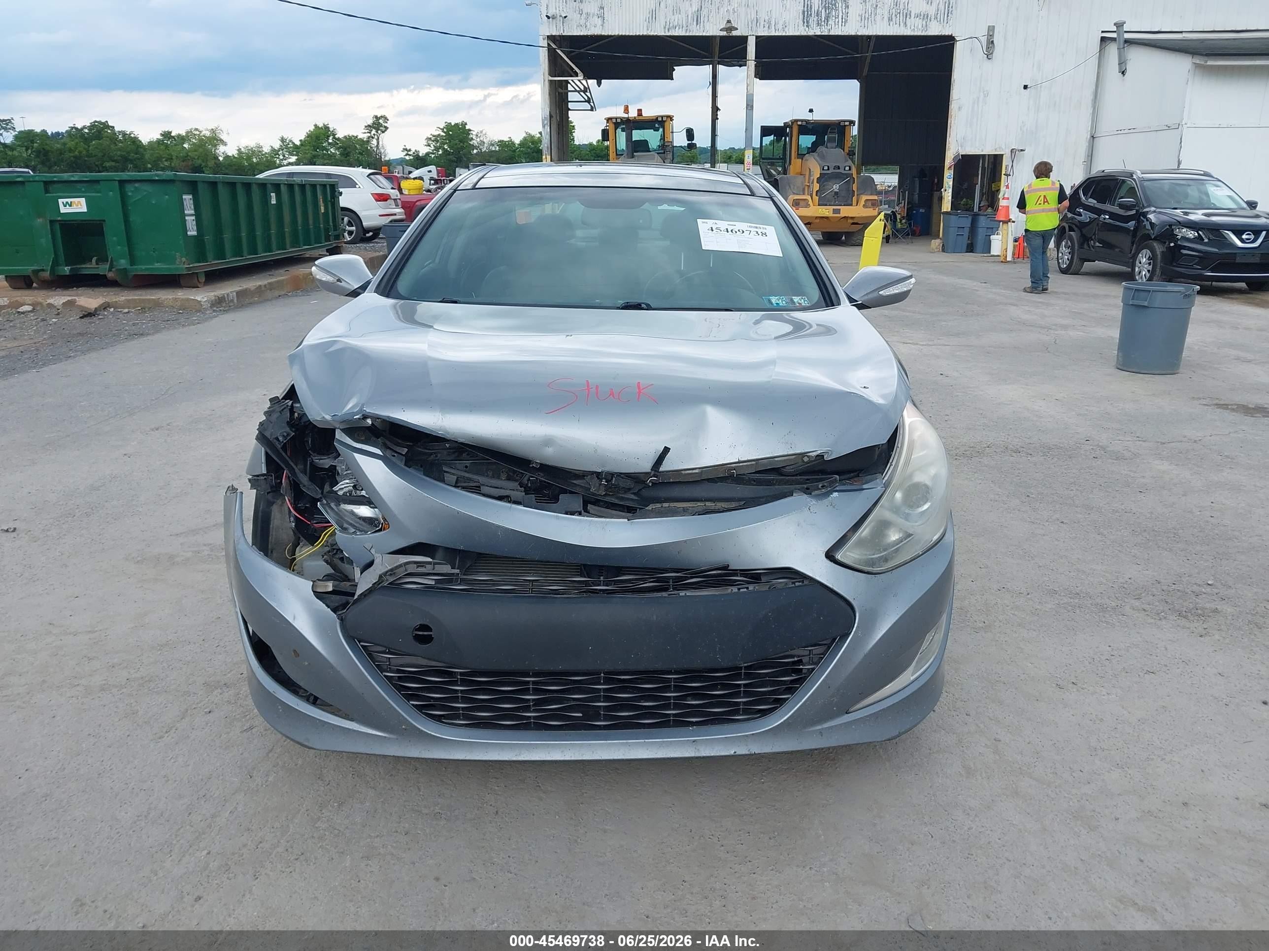 2015 Hyundai Sonata Hybrid Limited Silver vin: KMHEC4A45FA119067