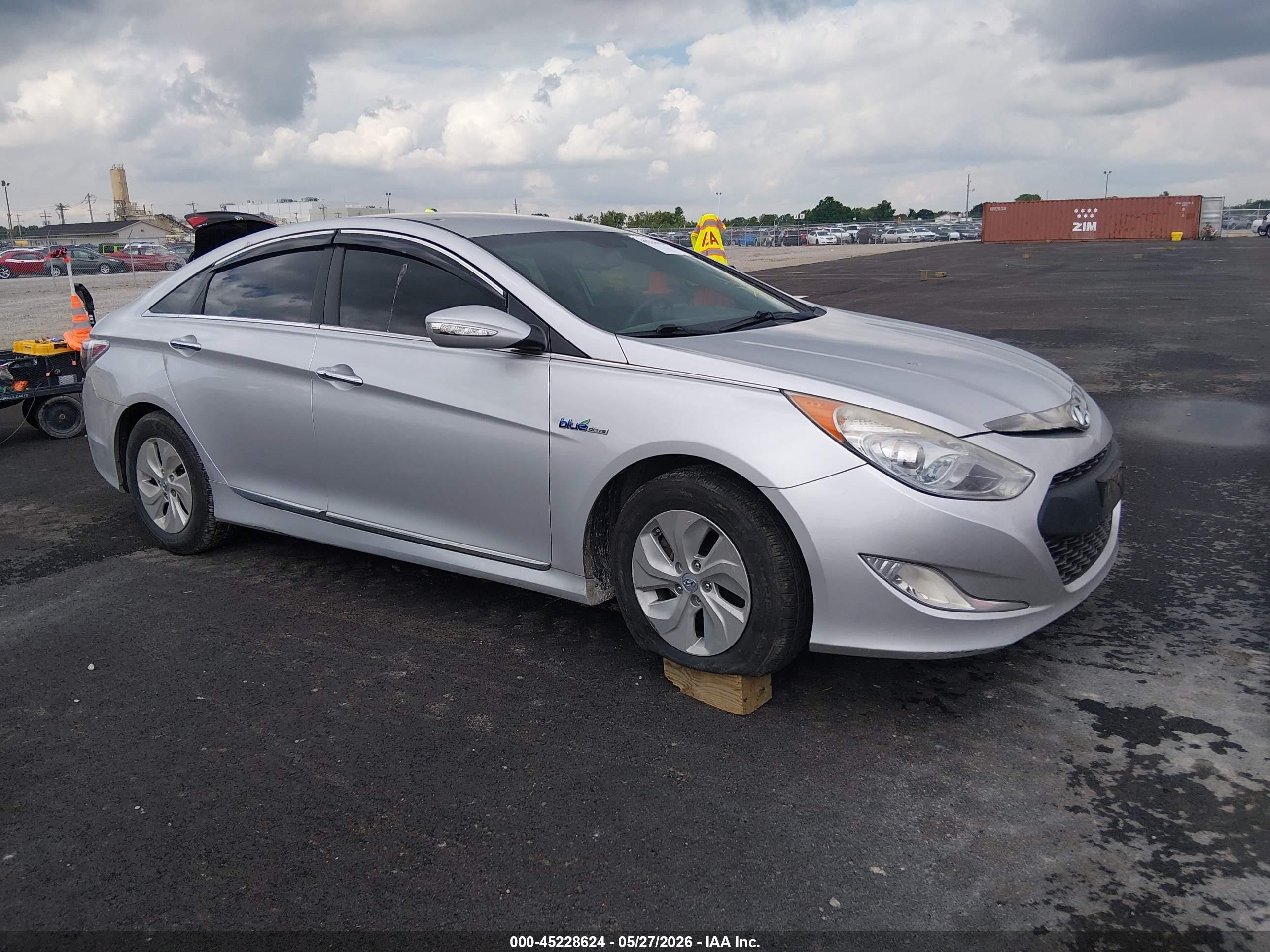 2015 Hyundai Sonata Hybrid   Silver vin: KMHEC4A45FA126861