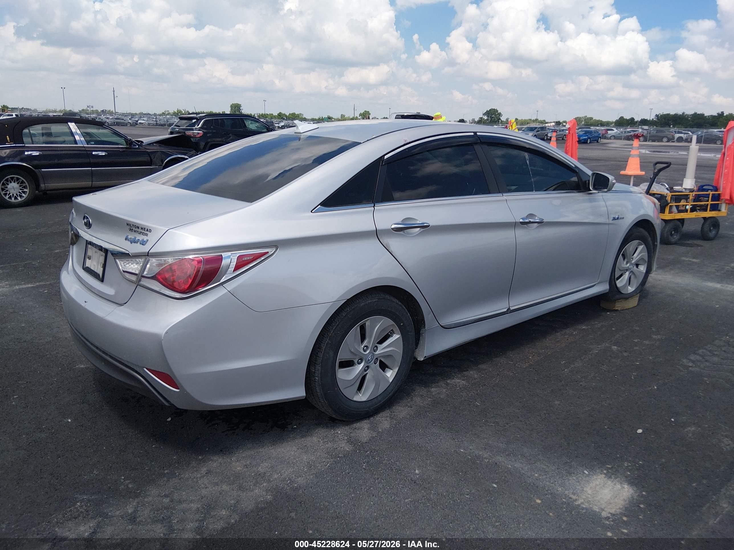 2015 Hyundai Sonata Hybrid   Silver vin: KMHEC4A45FA126861