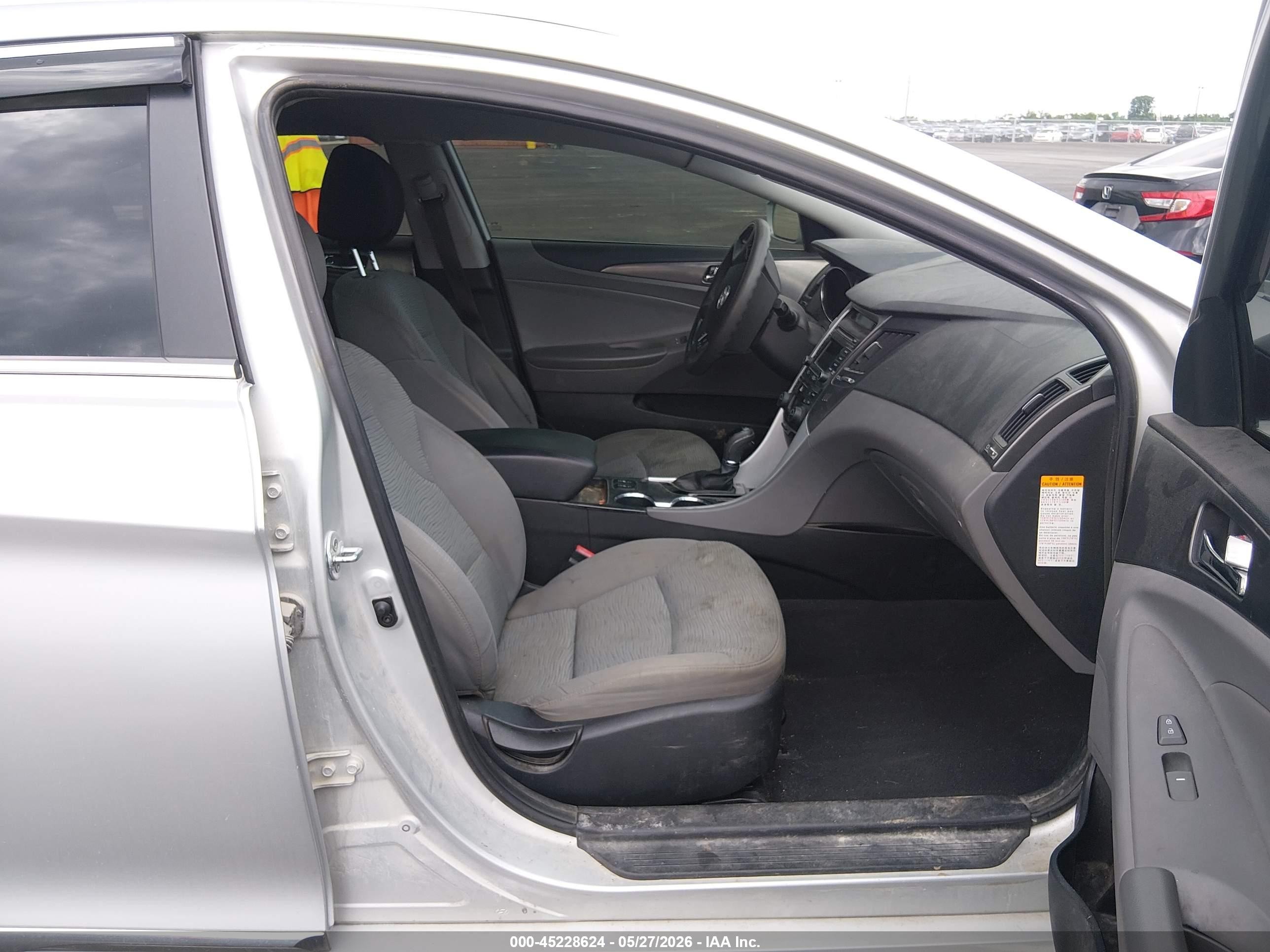 2015 Hyundai Sonata Hybrid   Silver vin: KMHEC4A45FA126861