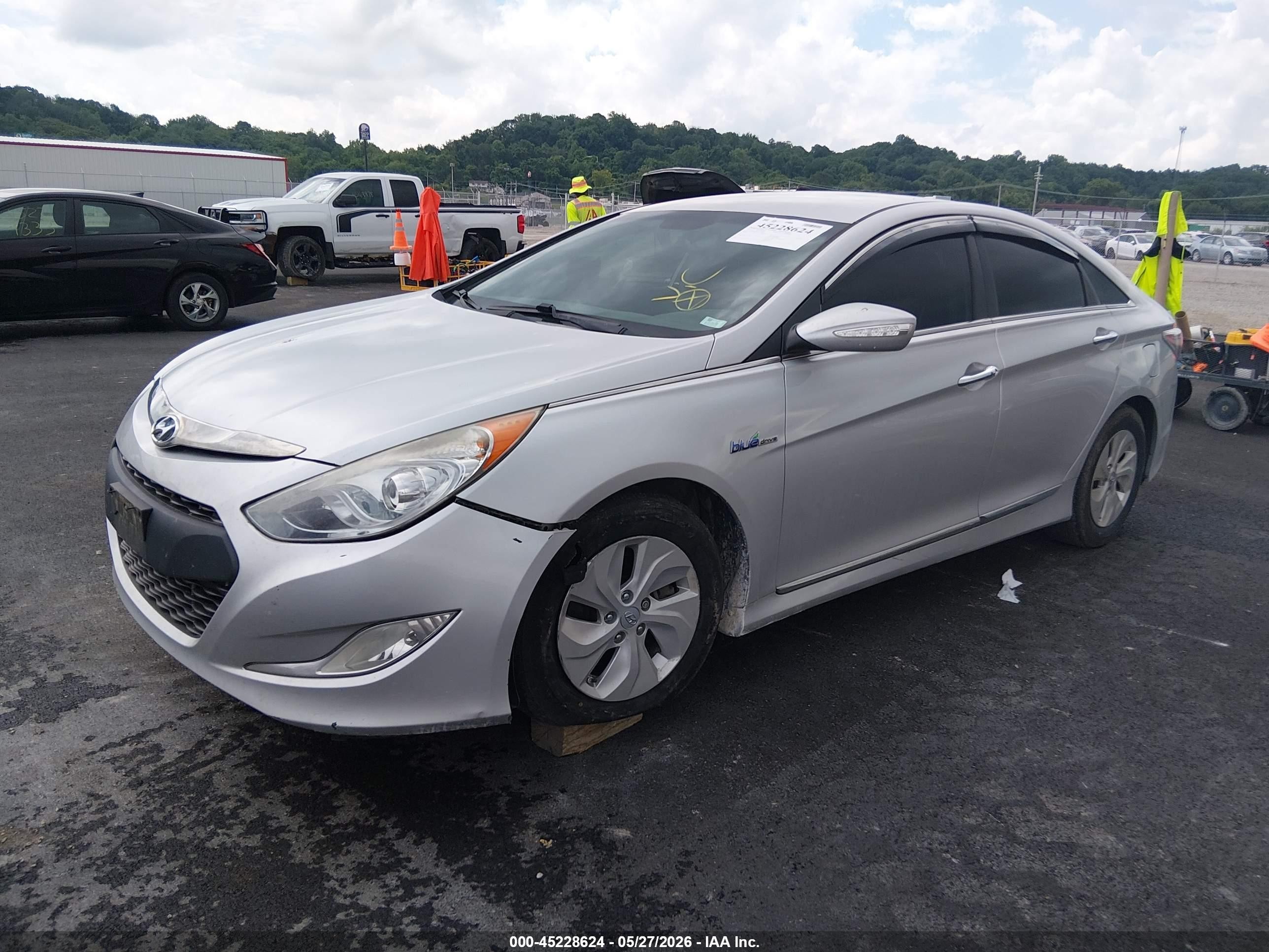 2015 Hyundai Sonata Hybrid   Silver vin: KMHEC4A45FA126861
