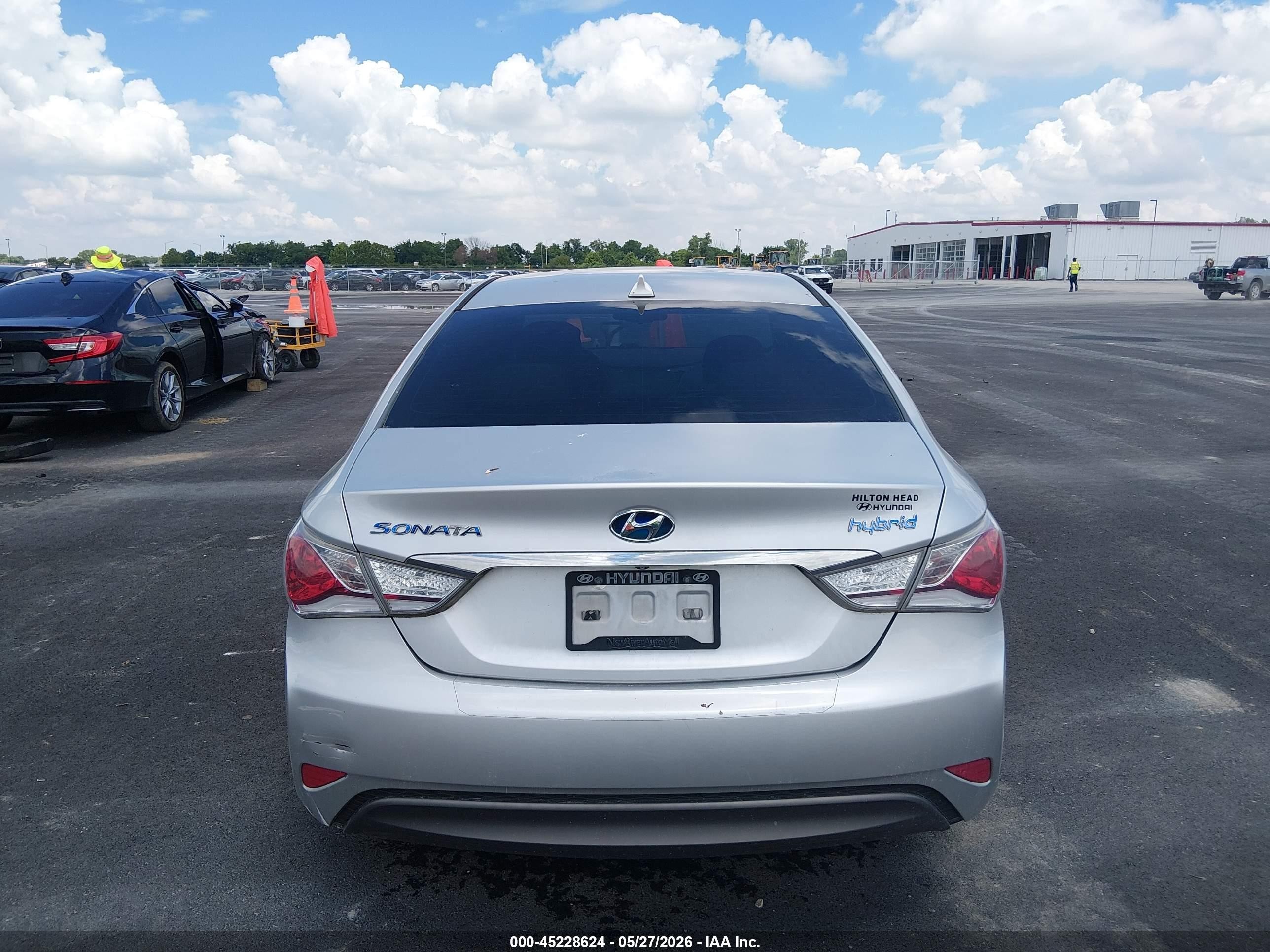 2015 Hyundai Sonata Hybrid   Silver vin: KMHEC4A45FA126861