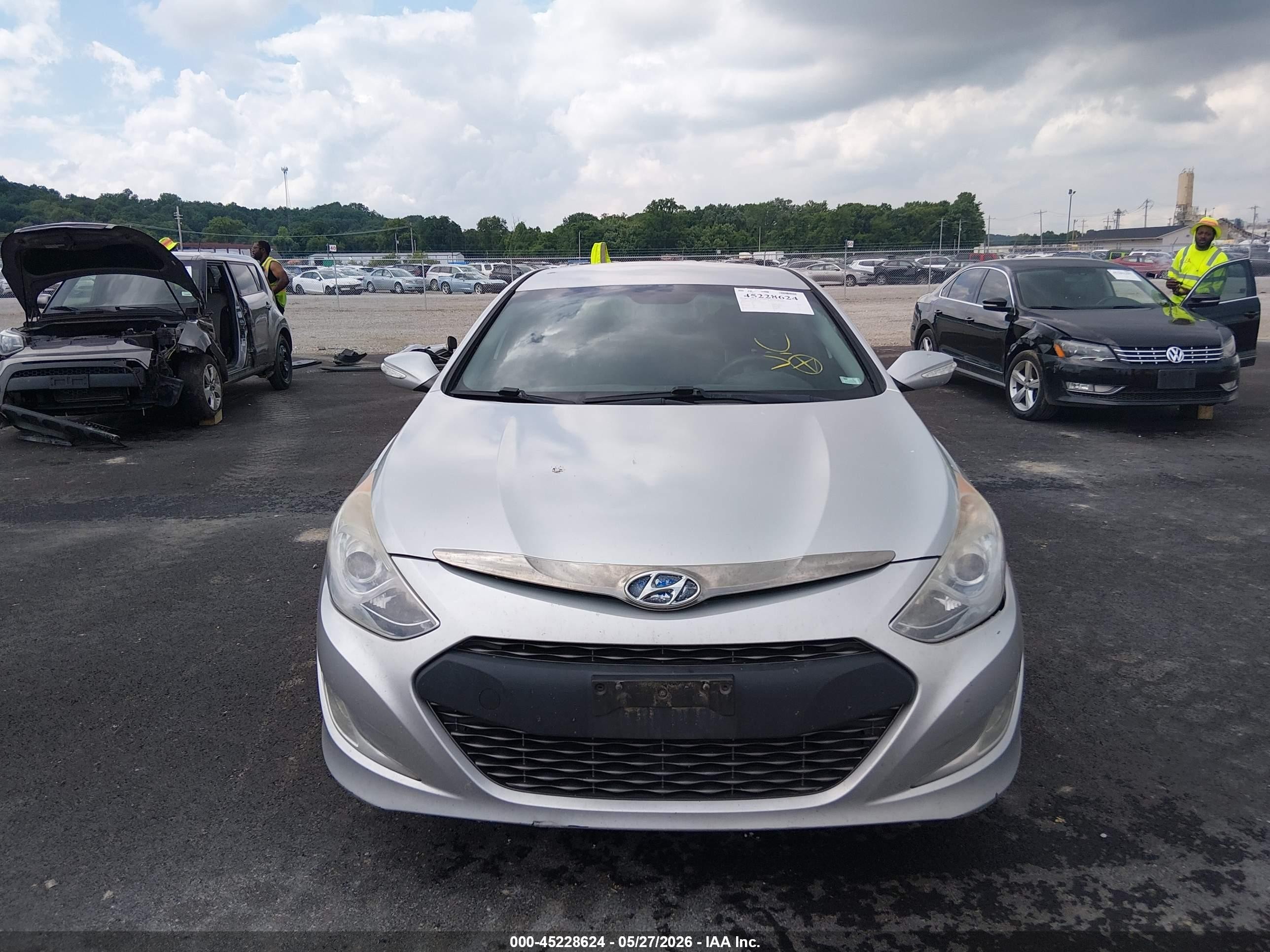 2015 Hyundai Sonata Hybrid   Silver vin: KMHEC4A45FA126861