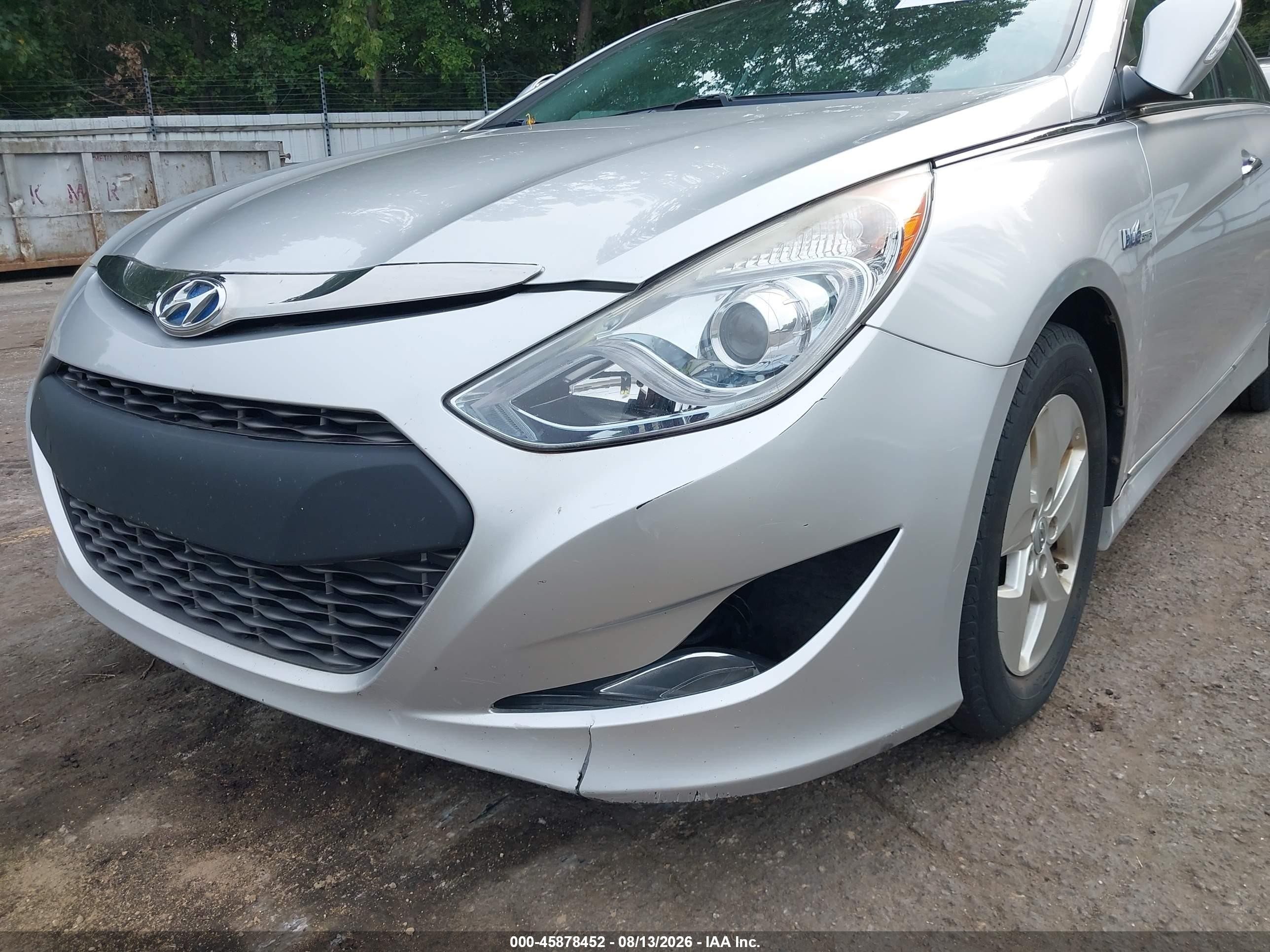 2011 Hyundai Sonata Hybrid   Серебряный vin: KMHEC4A46BA003323
