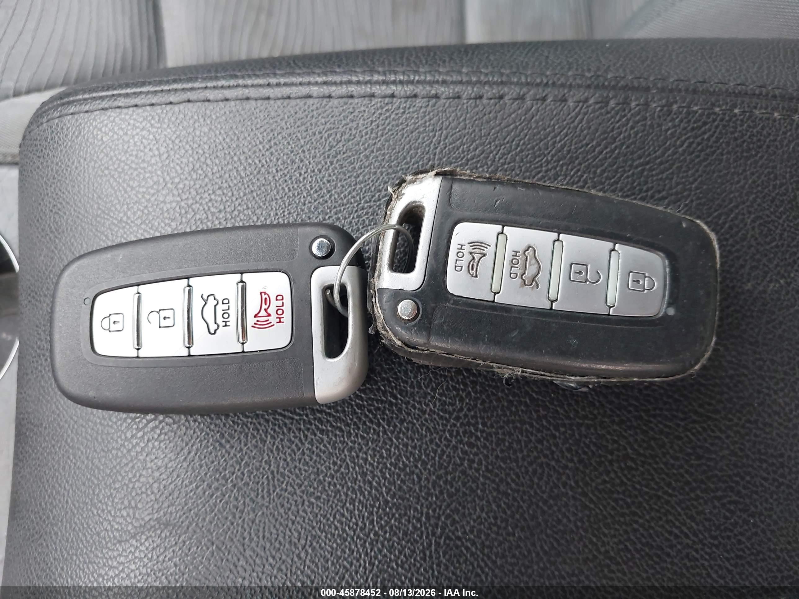 2011 Hyundai Sonata Hybrid   Серебряный vin: KMHEC4A46BA003323