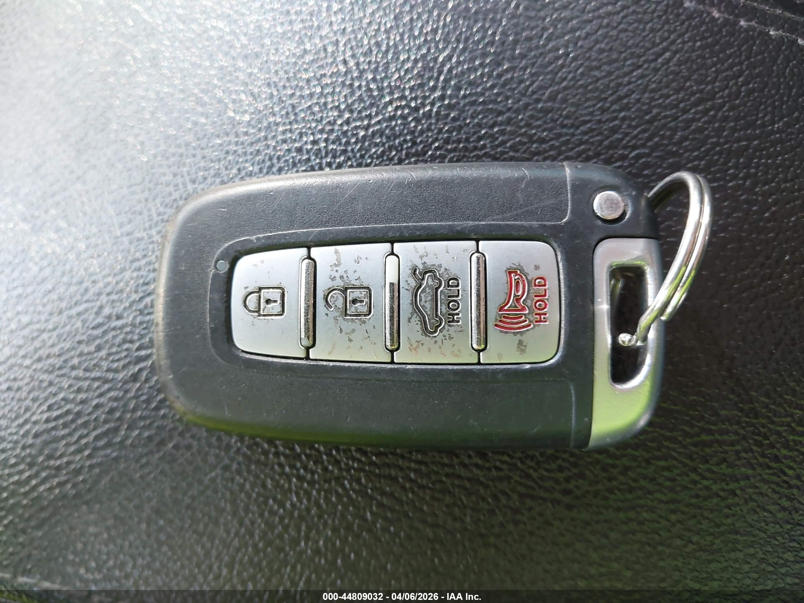 2012 Hyundai Sonata Hybrid   Silver vin: KMHEC4A46CA044732