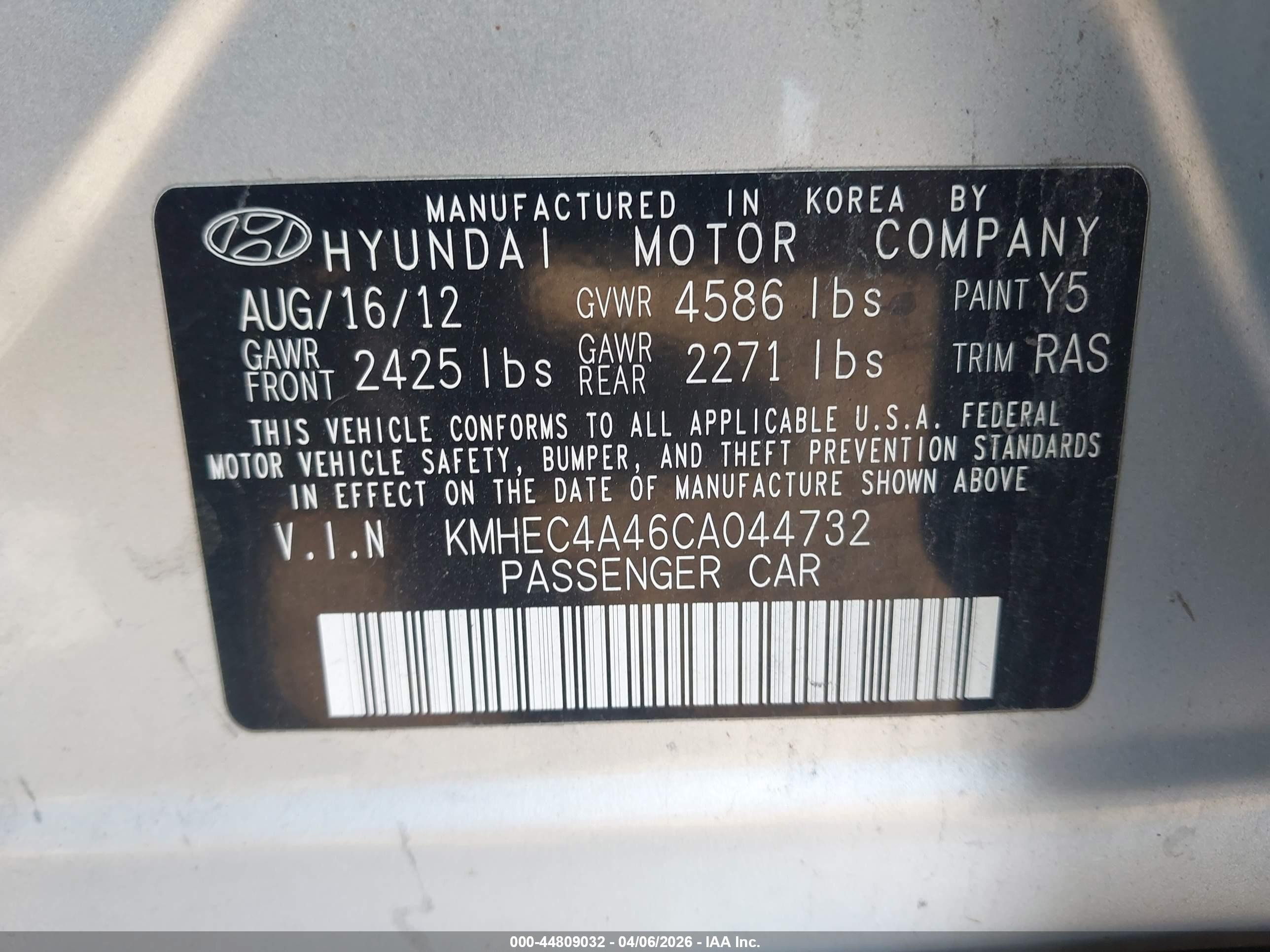 2012 Hyundai Sonata Hybrid   Silver vin: KMHEC4A46CA044732