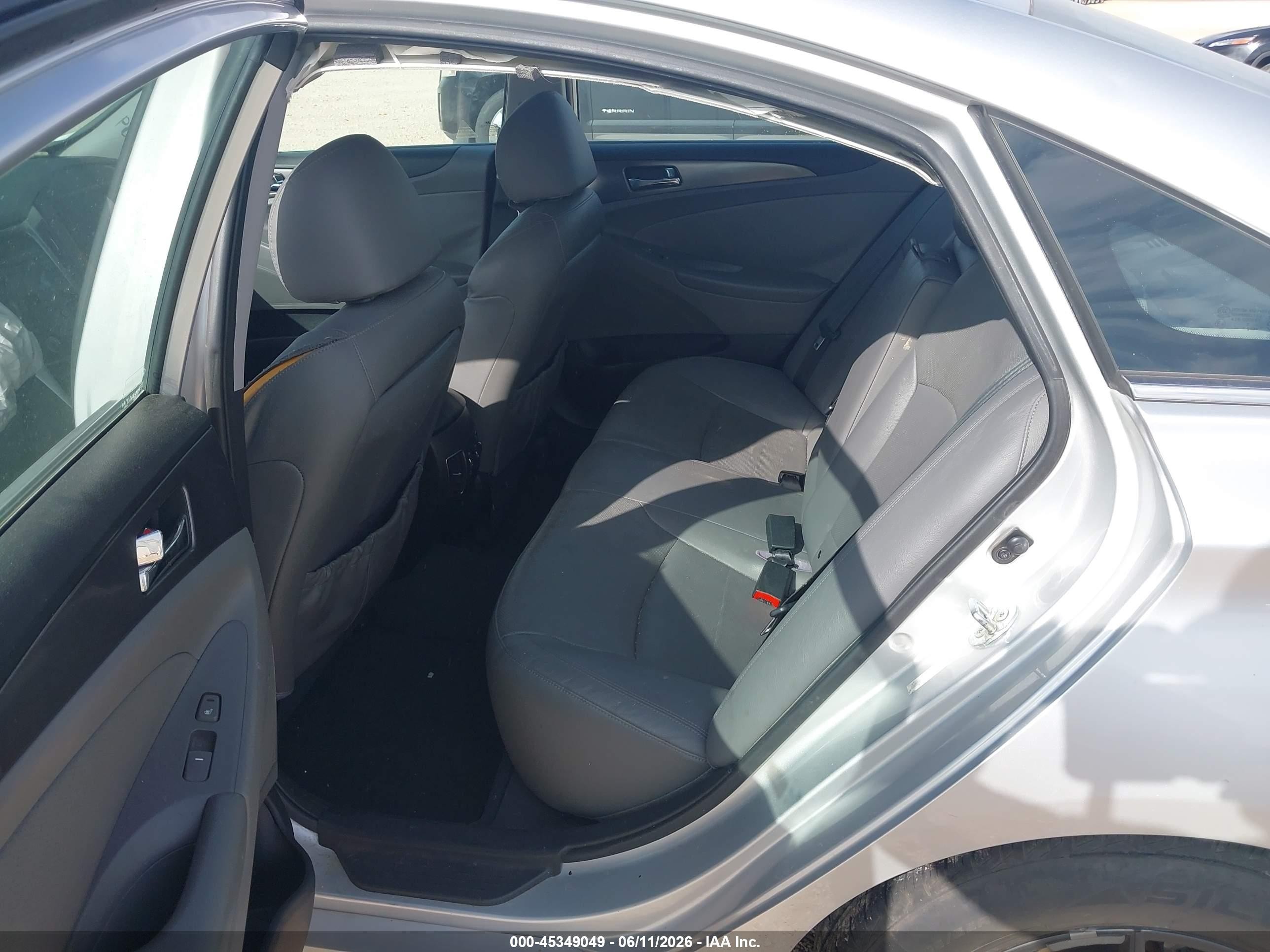 2012 Hyundai Sonata Hybrid   Silver vin: KMHEC4A46CA045251