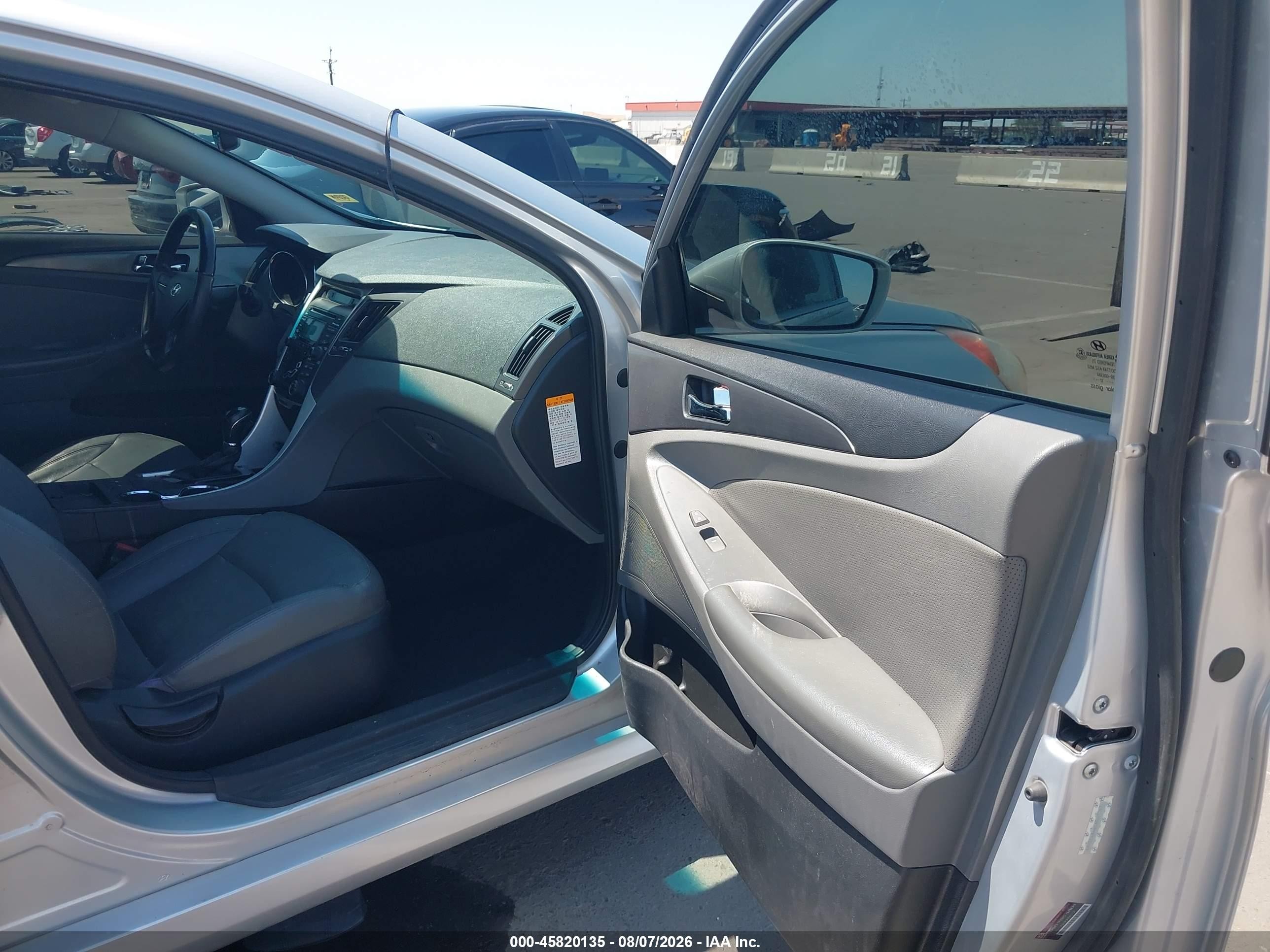 2012 Hyundai Sonata Hybrid   Серебряный vin: KMHEC4A46CA047047