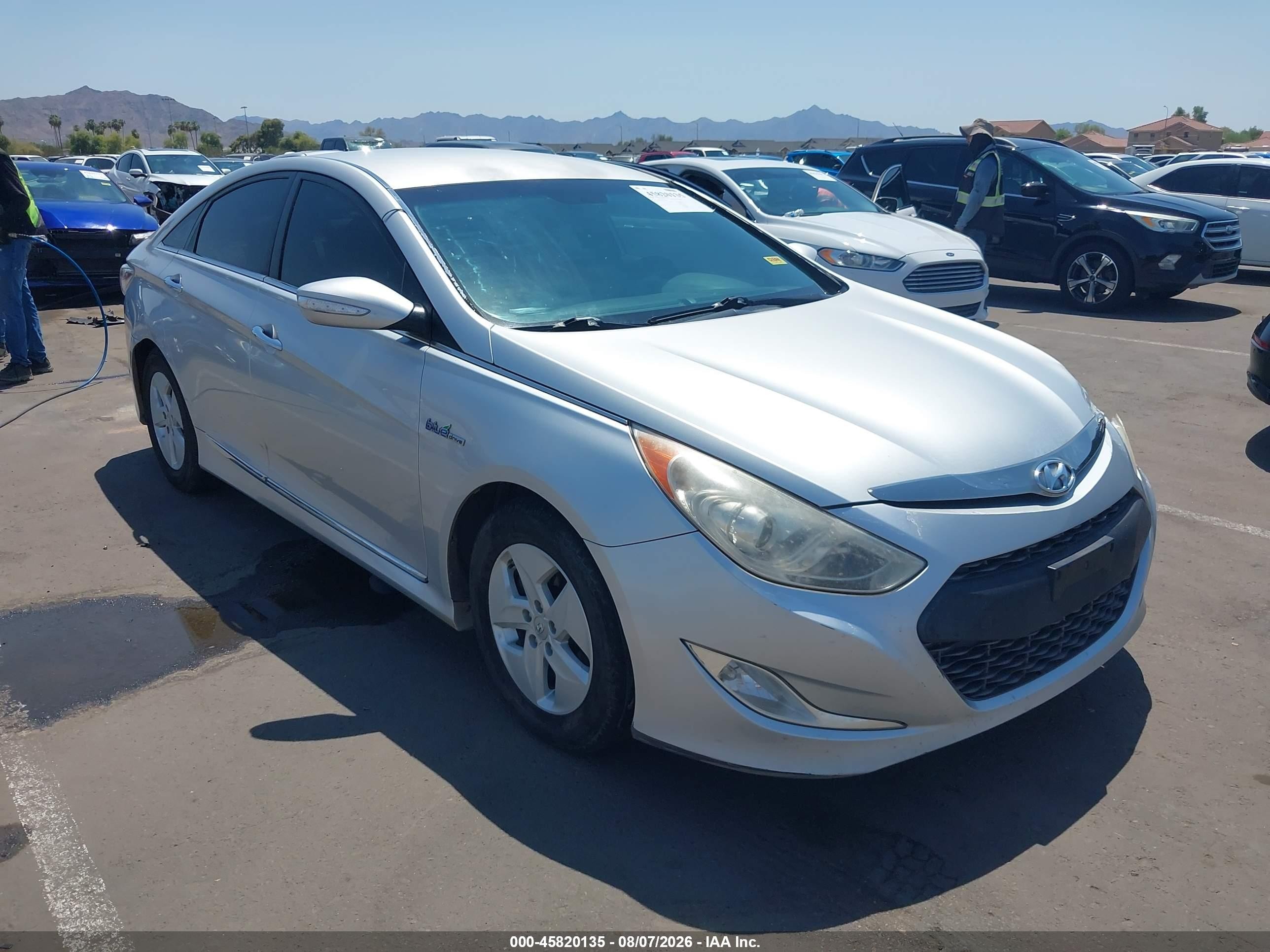 2012 Hyundai Sonata Hybrid   Серебряный vin: KMHEC4A46CA047047