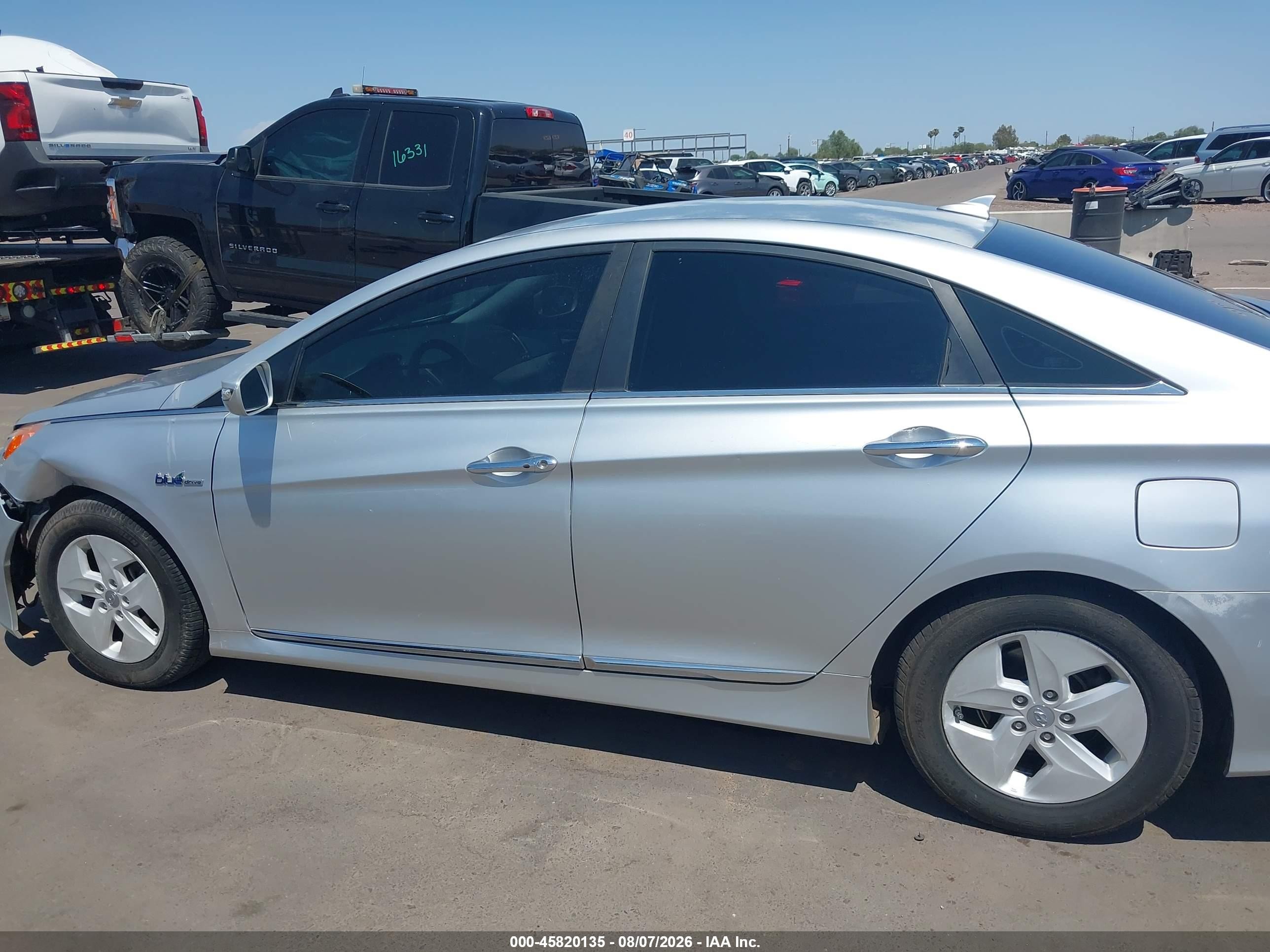 2012 Hyundai Sonata Hybrid   Серебряный vin: KMHEC4A46CA047047
