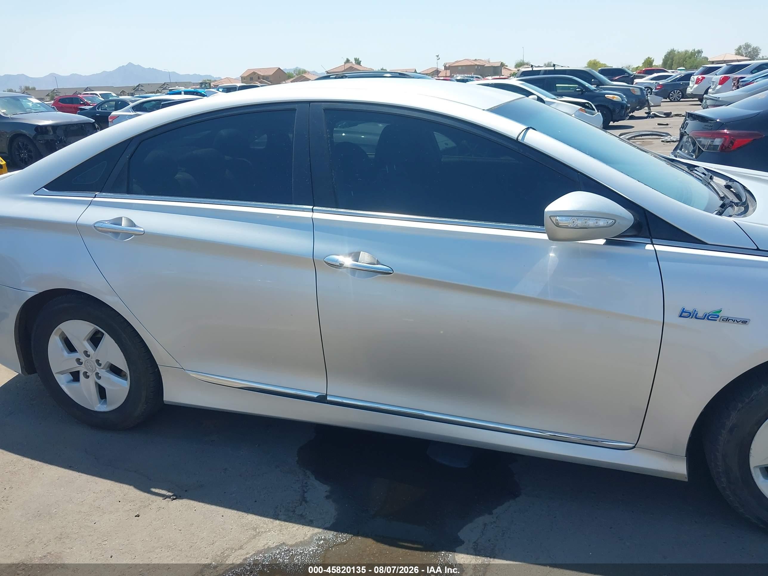 2012 Hyundai Sonata Hybrid   Серебряный vin: KMHEC4A46CA047047
