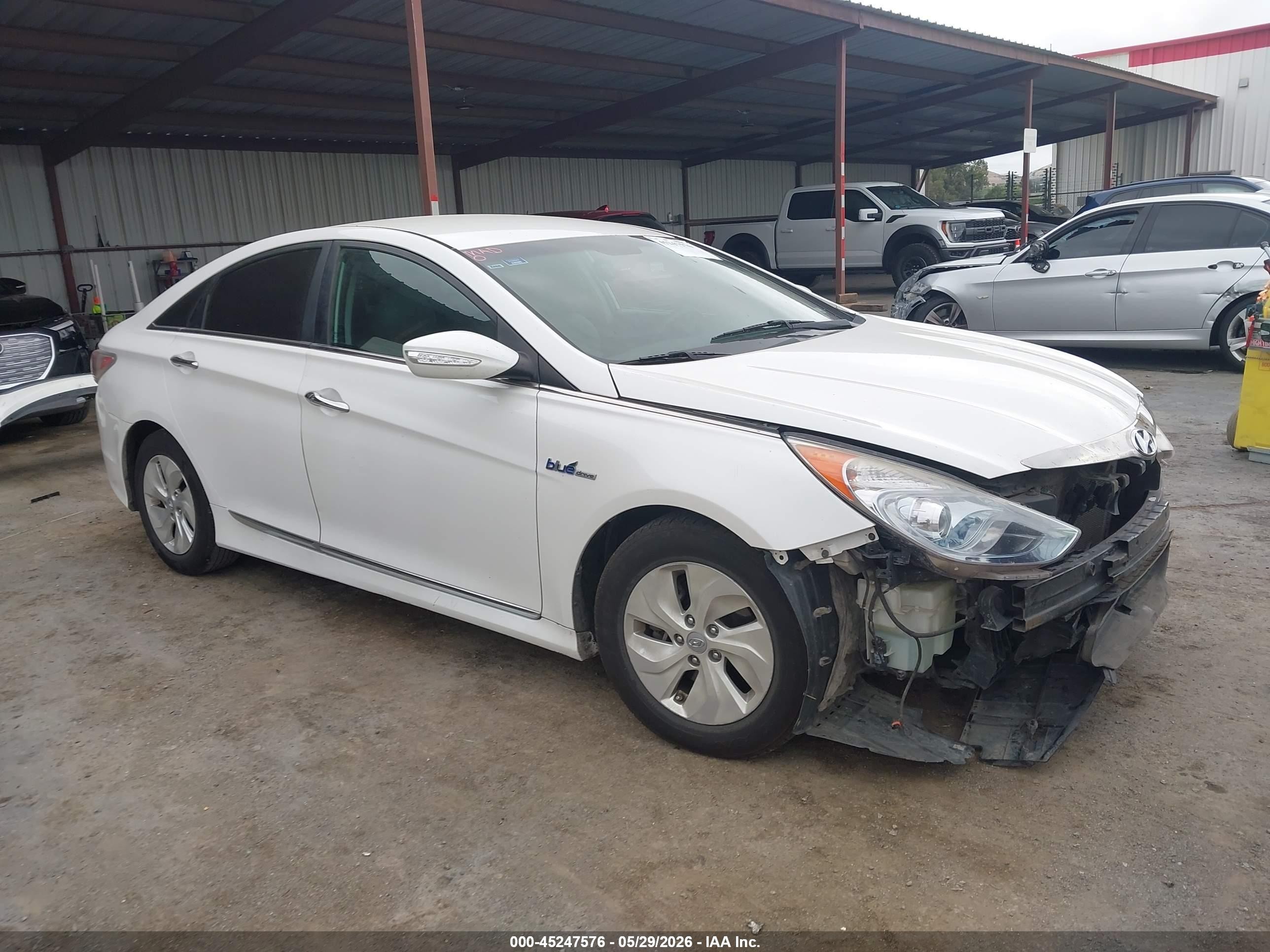 2013 Hyundai Sonata Hybrid   White vin: KMHEC4A46DA067560