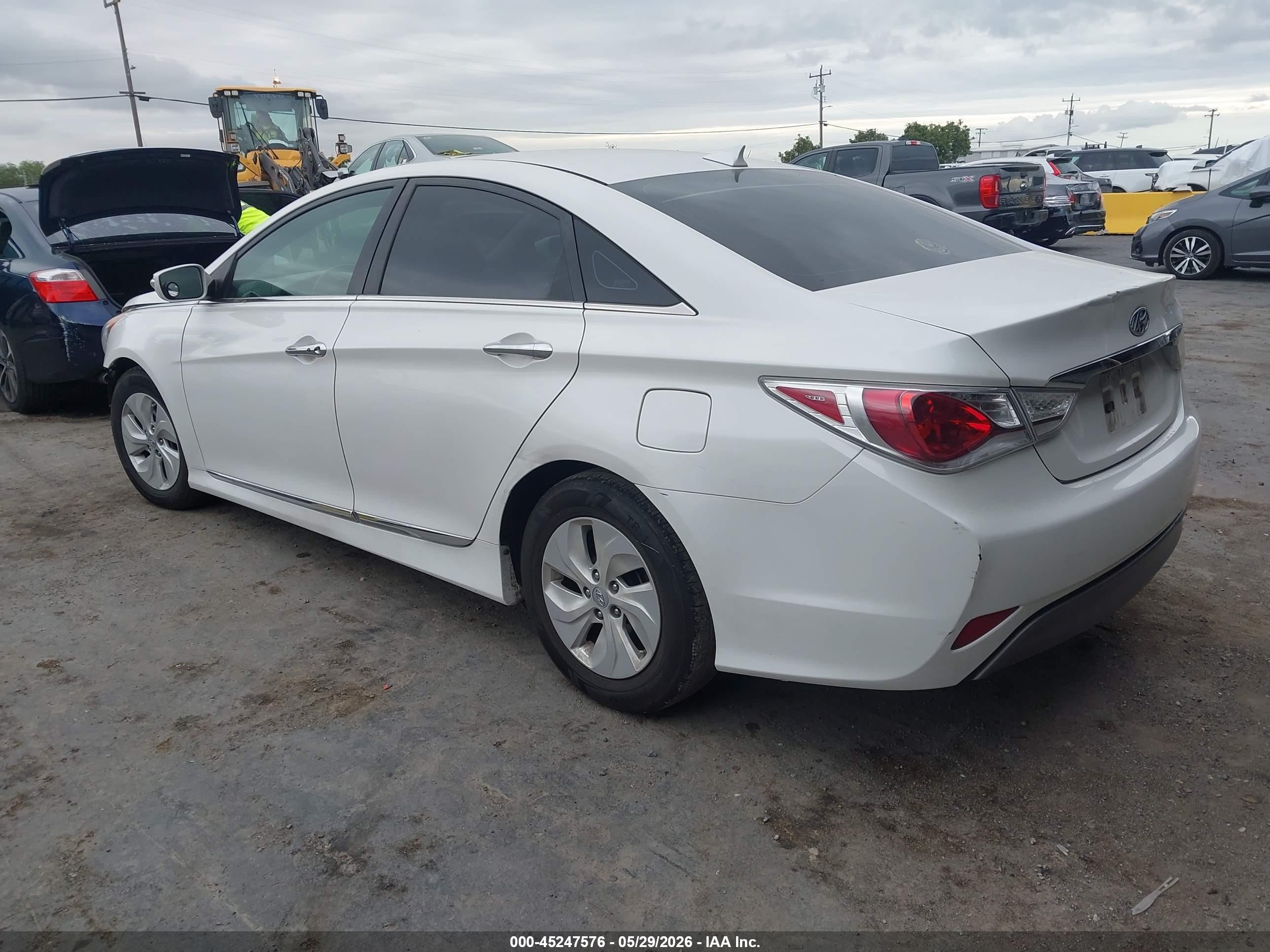 2013 Hyundai Sonata Hybrid   White vin: KMHEC4A46DA067560