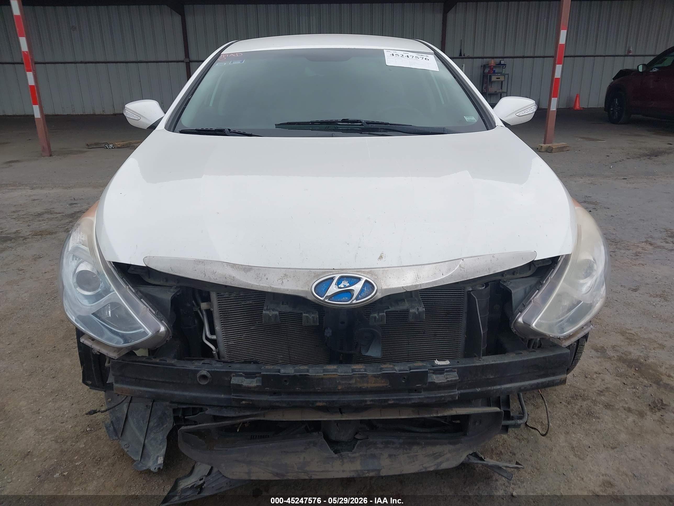 2013 Hyundai Sonata Hybrid   White vin: KMHEC4A46DA067560