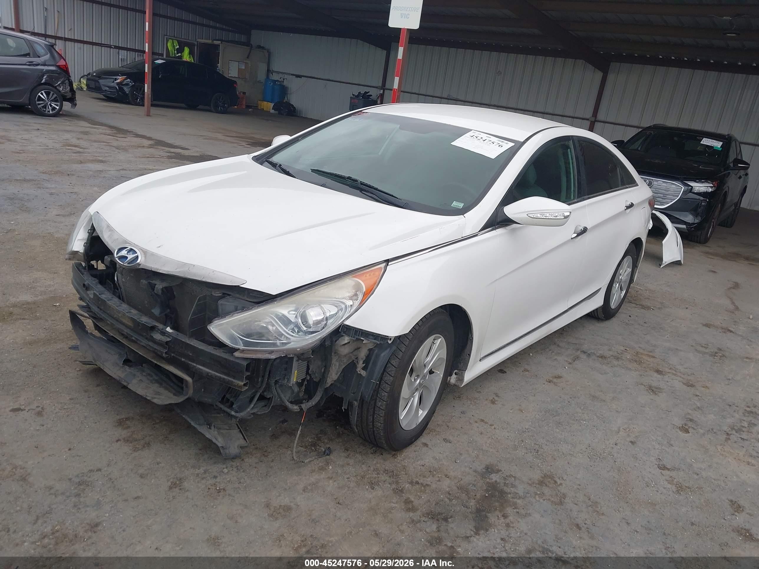 2013 Hyundai Sonata Hybrid   White vin: KMHEC4A46DA067560