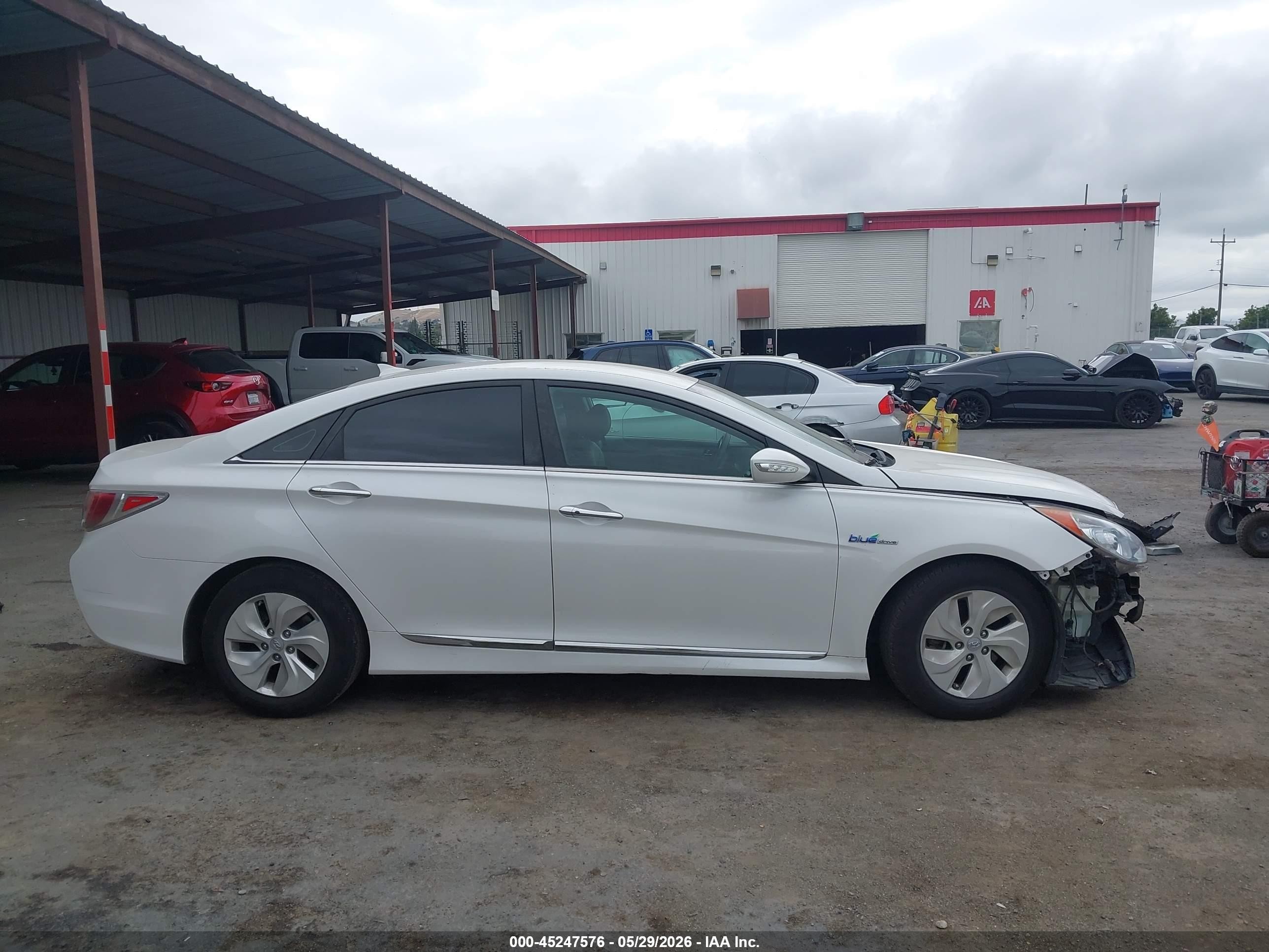 2013 Hyundai Sonata Hybrid   White vin: KMHEC4A46DA067560