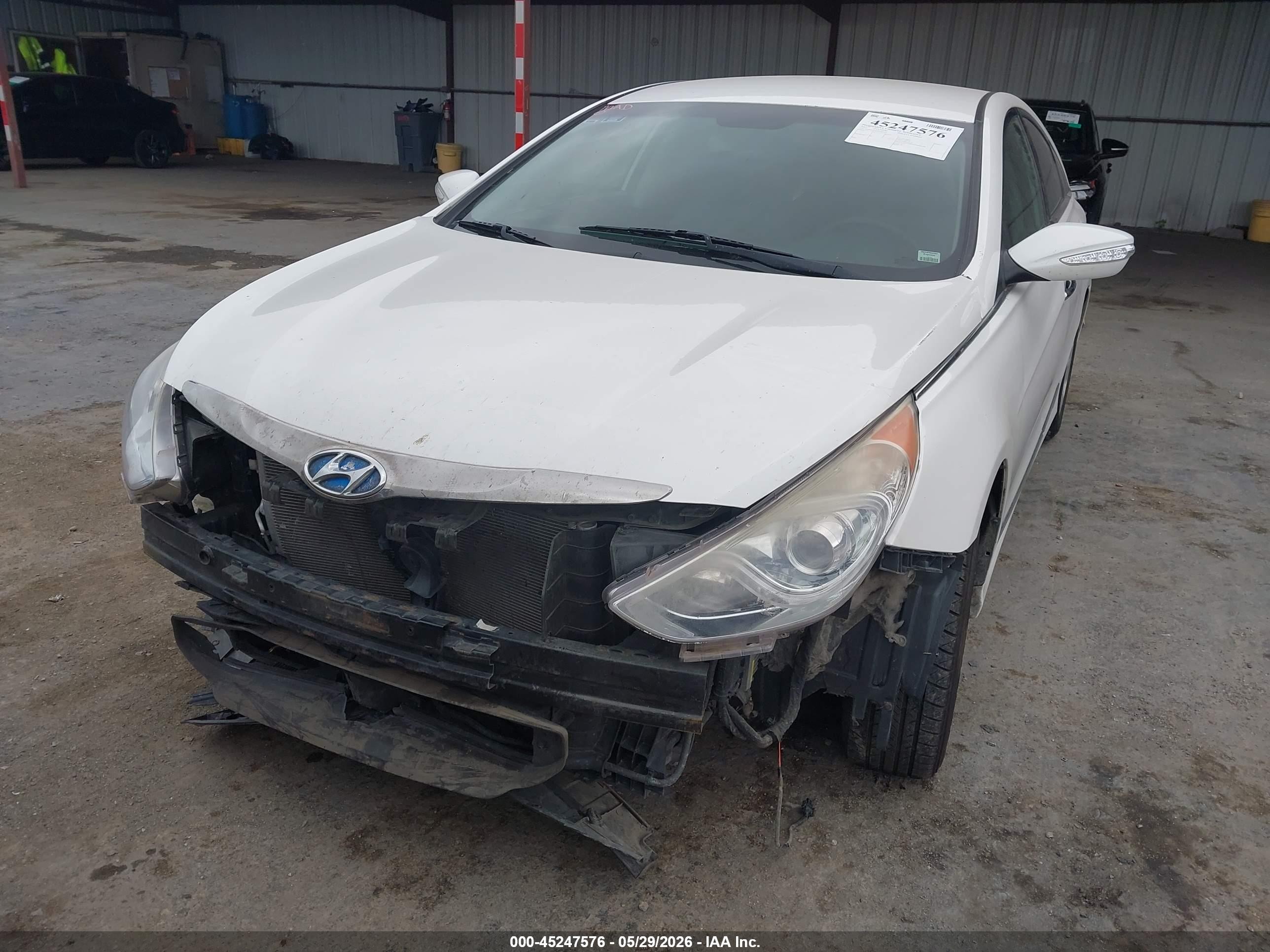 2013 Hyundai Sonata Hybrid   White vin: KMHEC4A46DA067560