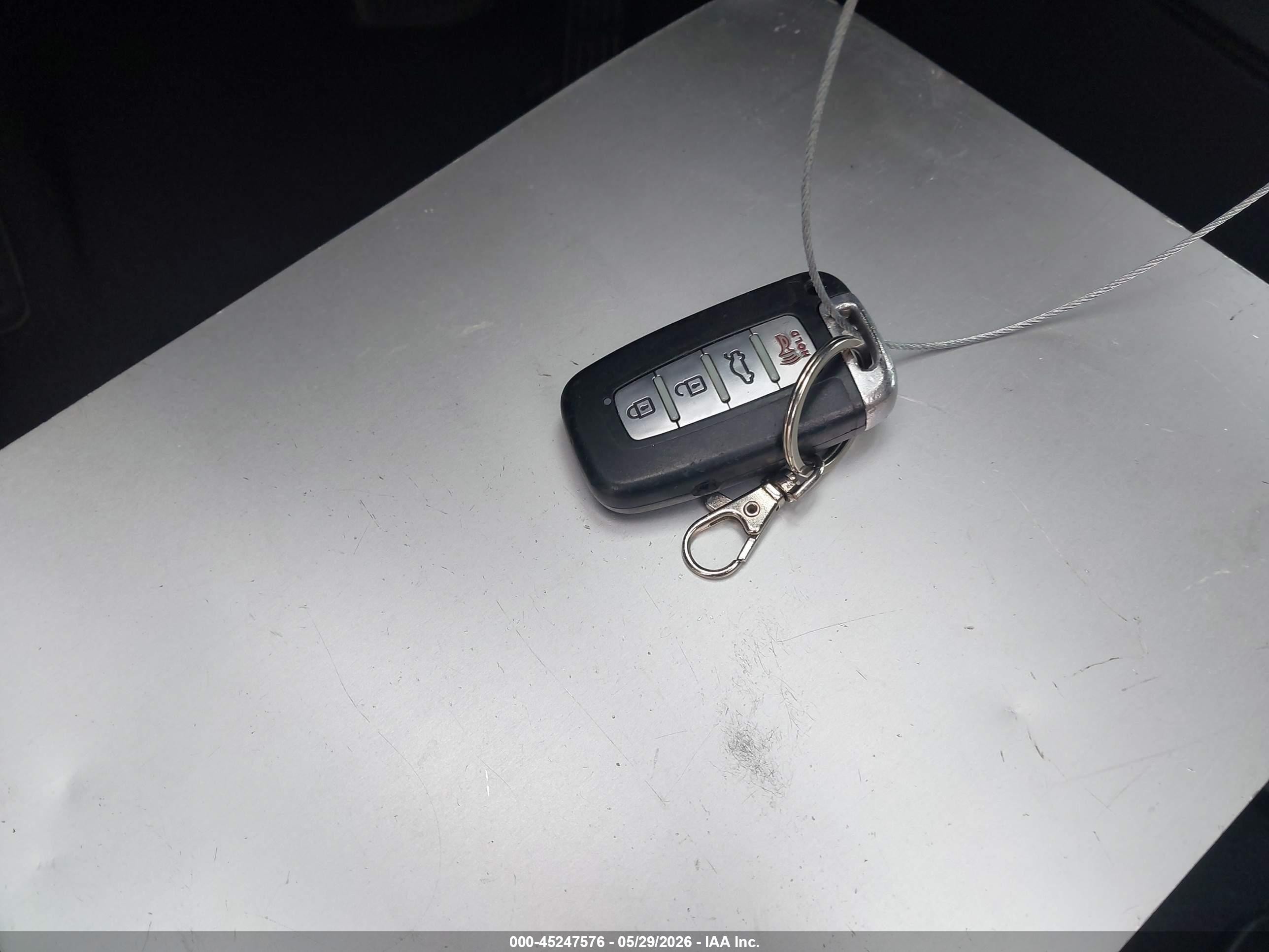 2013 Hyundai Sonata Hybrid   White vin: KMHEC4A46DA067560