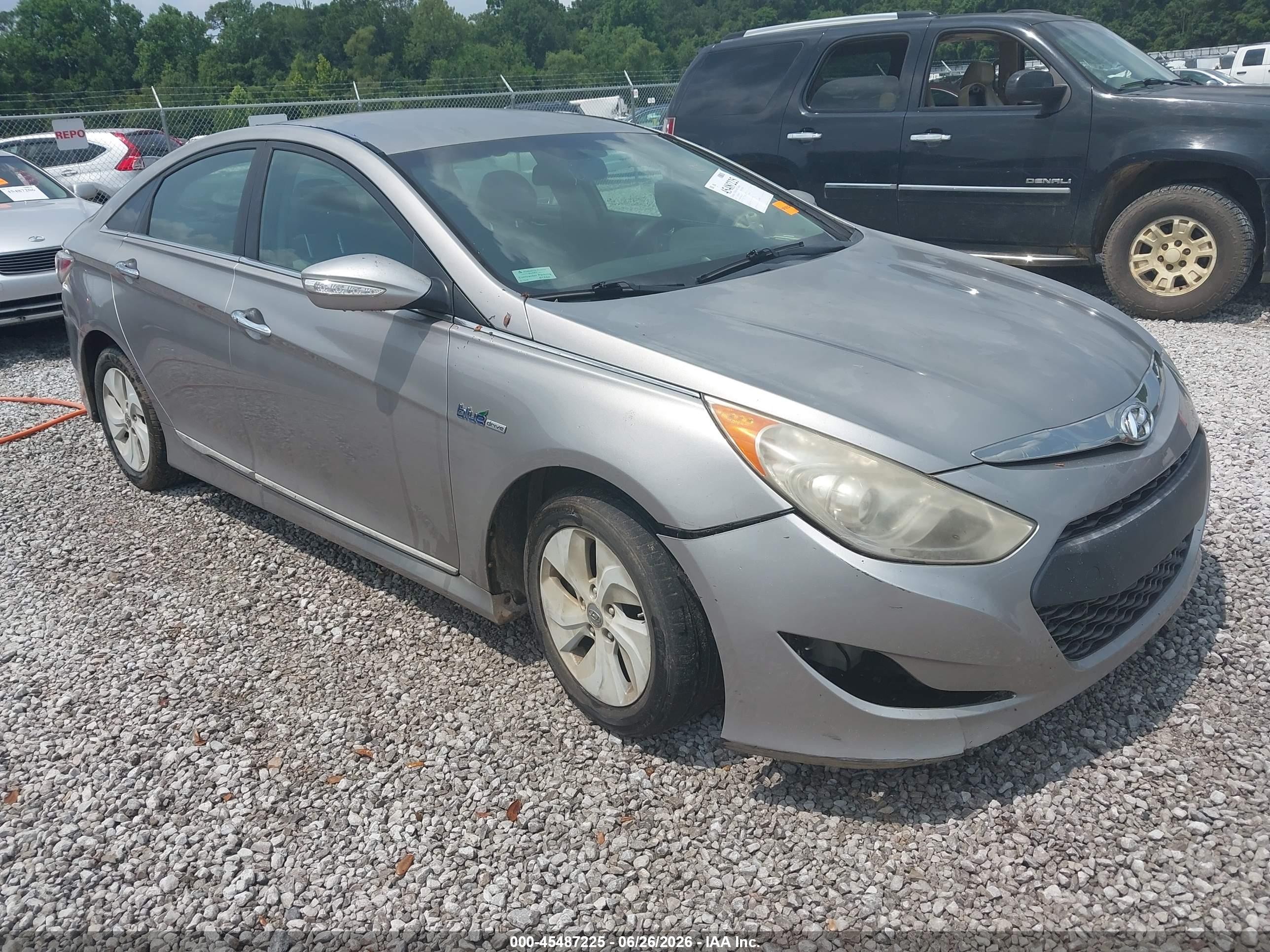 2013 Hyundai Sonata Hybrid   Silver vin: KMHEC4A46DA071110
