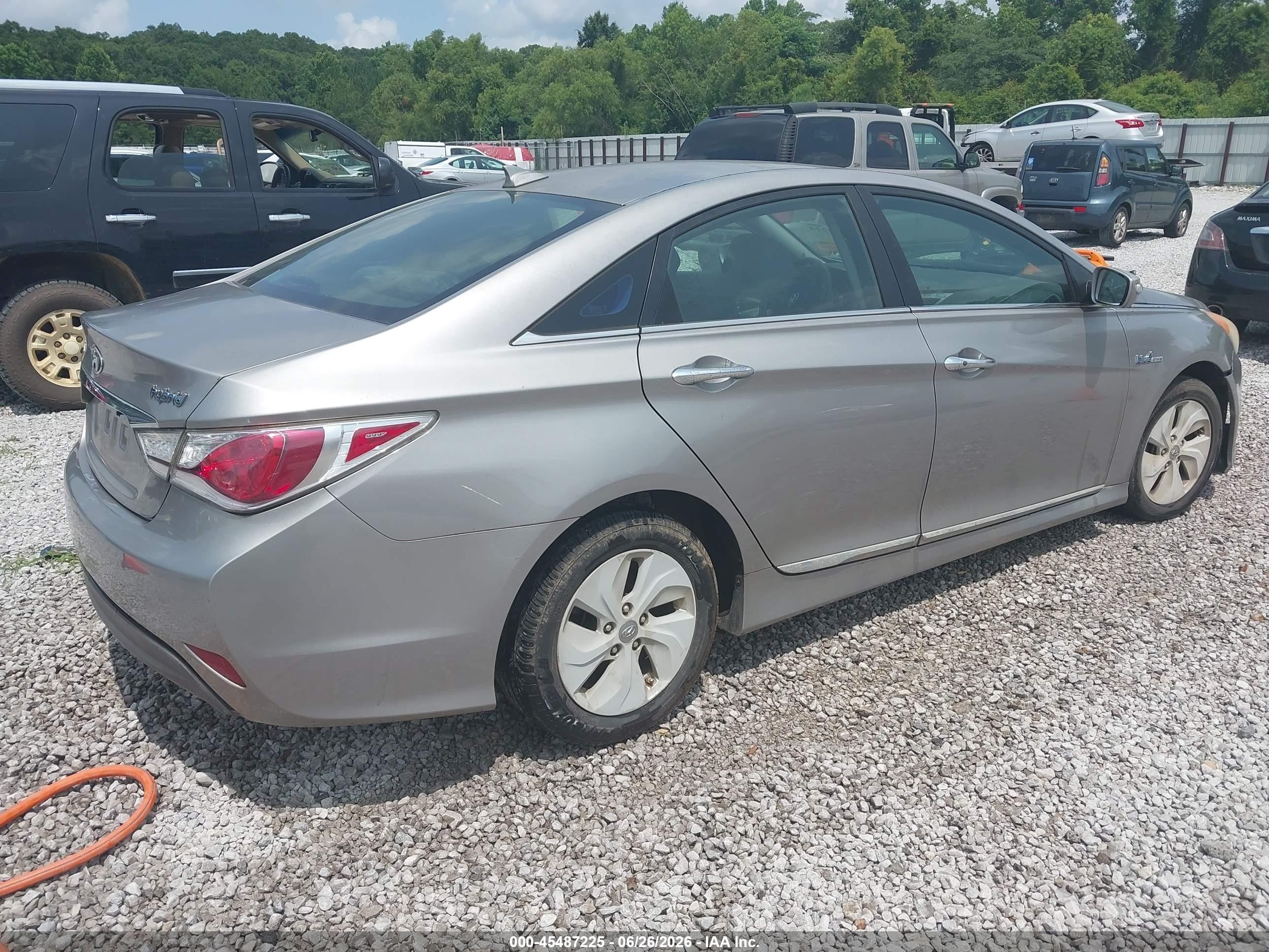2013 Hyundai Sonata Hybrid   Silver vin: KMHEC4A46DA071110