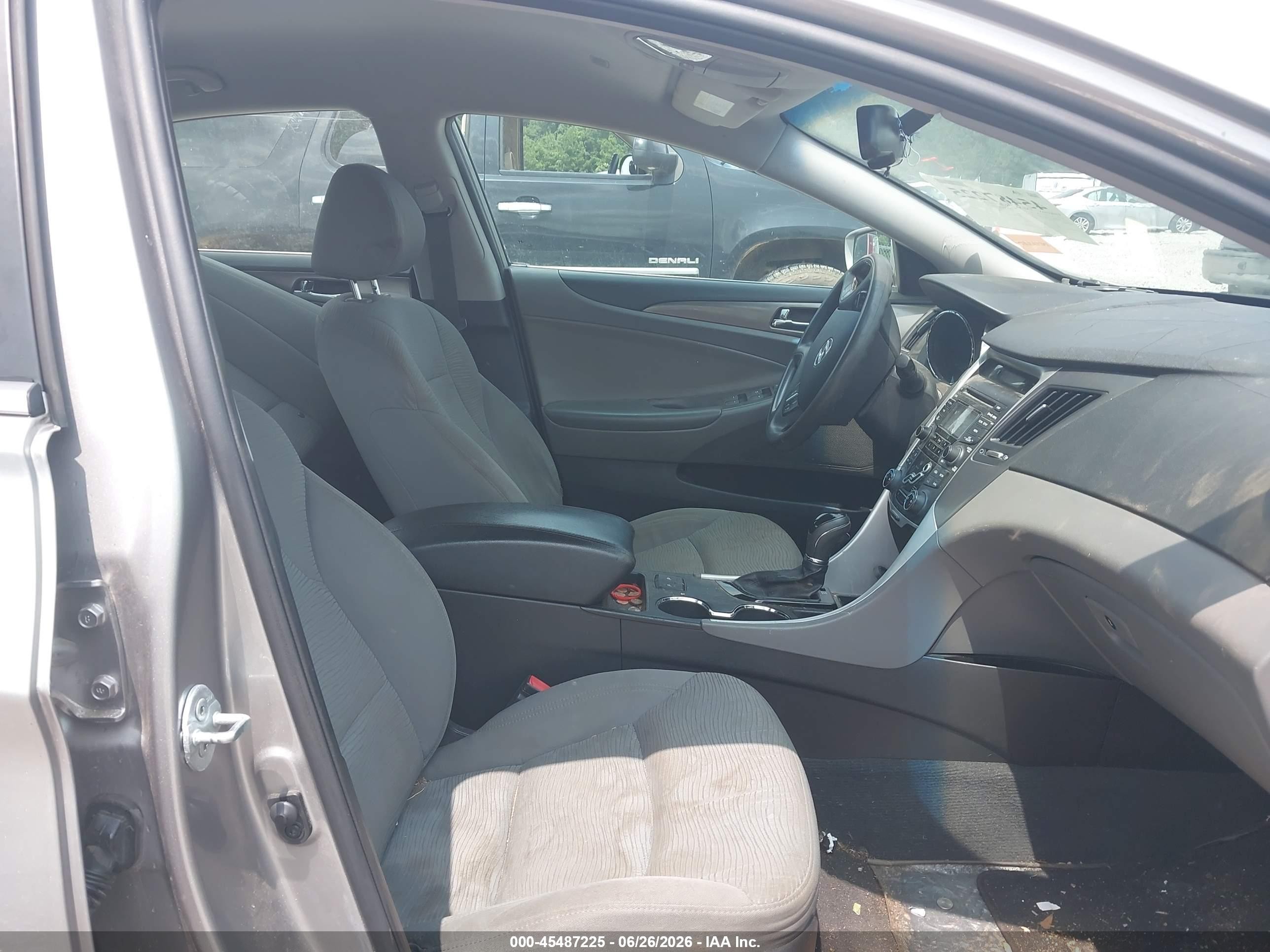 2013 Hyundai Sonata Hybrid   Silver vin: KMHEC4A46DA071110
