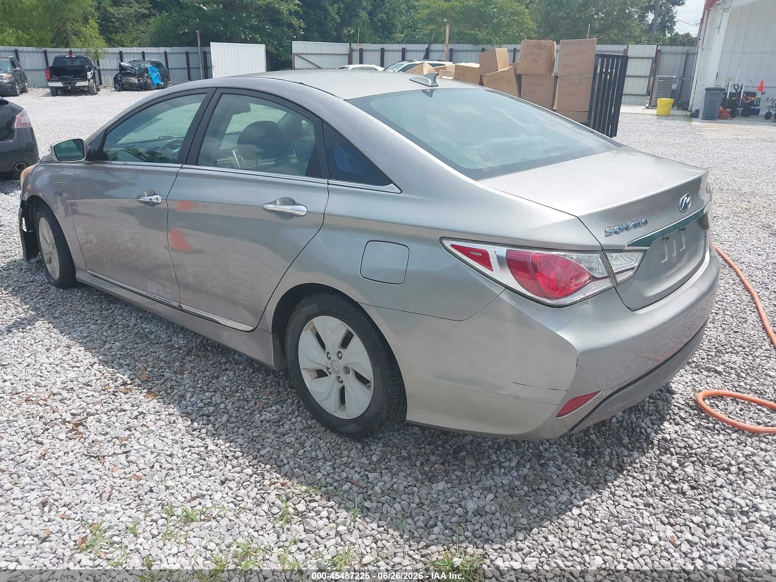 2013 Hyundai Sonata Hybrid   Silver vin: KMHEC4A46DA071110