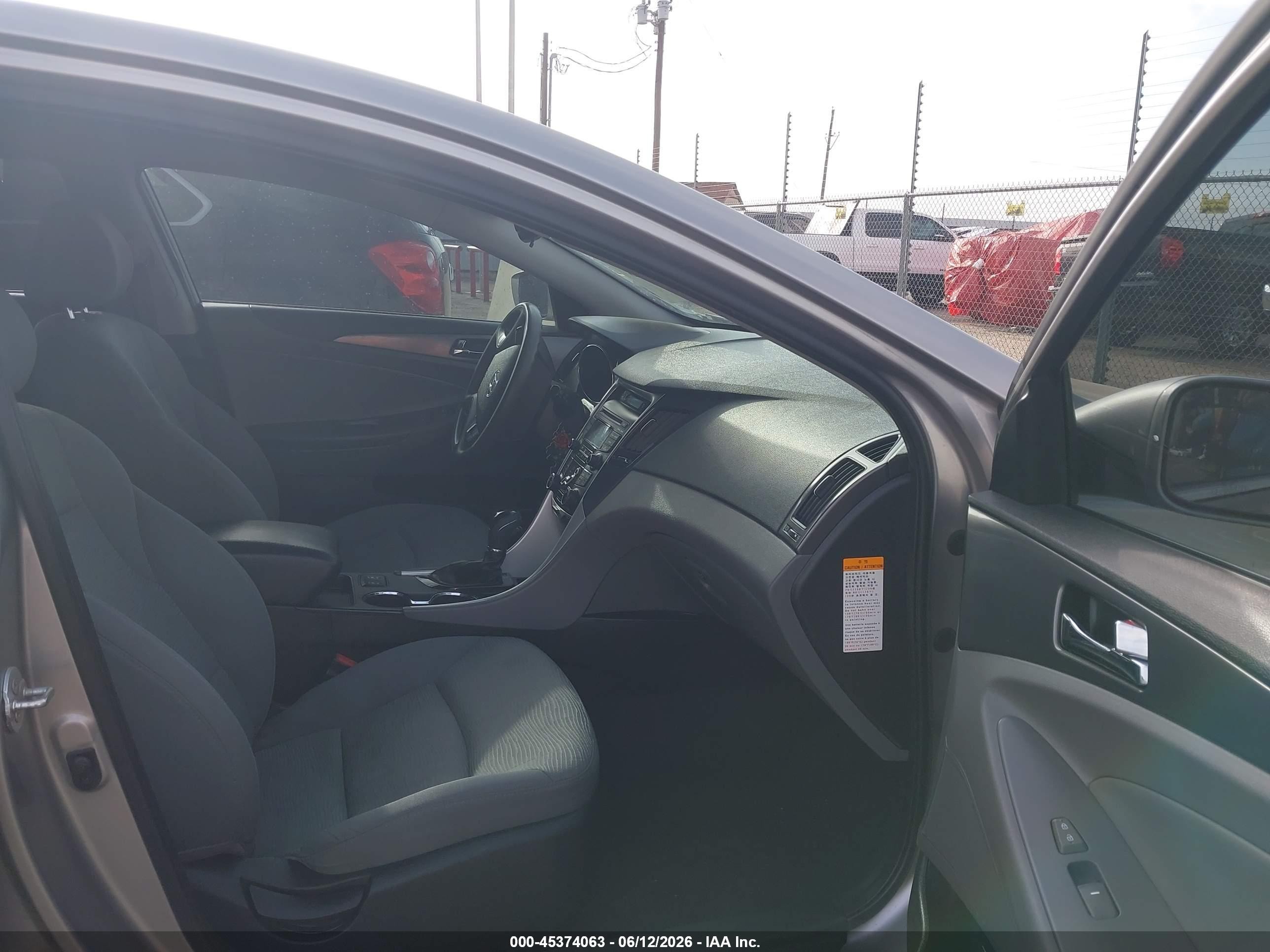 2013 Hyundai Sonata Hybrid   Silver vin: KMHEC4A46DA083032