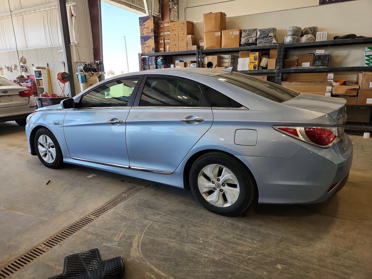 2013 Hyundai Sonata Hybrid Blue vin: KMHEC4A46DA088537