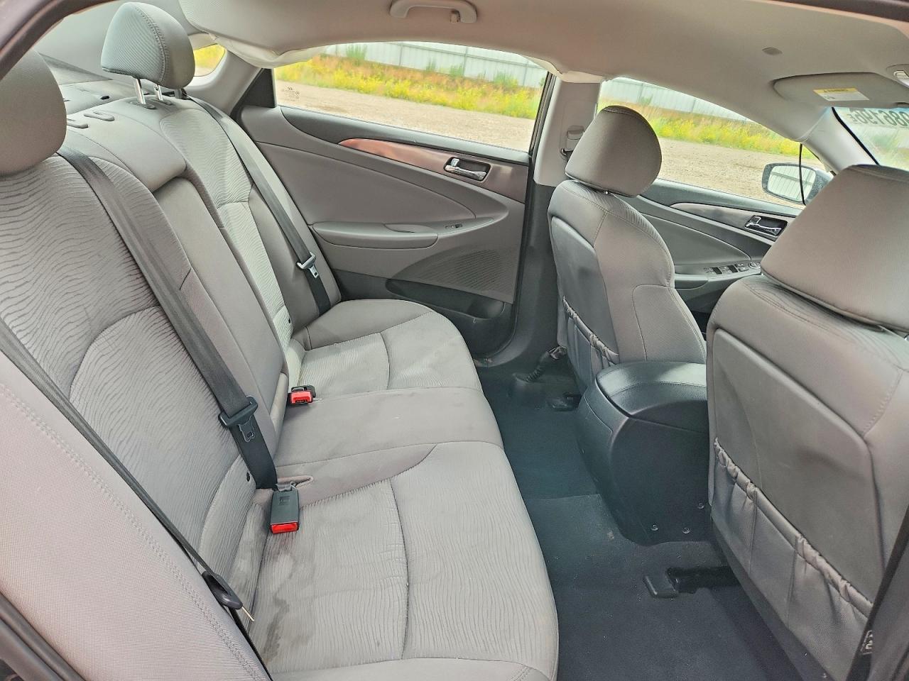 2014 Hyundai Sonata Hybrid Black vin: KMHEC4A46EA110053