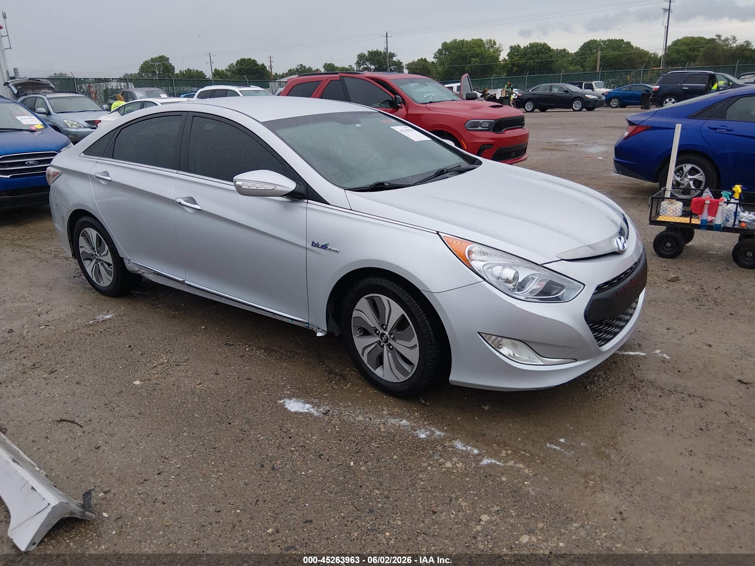 2015 Hyundai Sonata Hybrid Limited Silver vin: KMHEC4A46FA121586