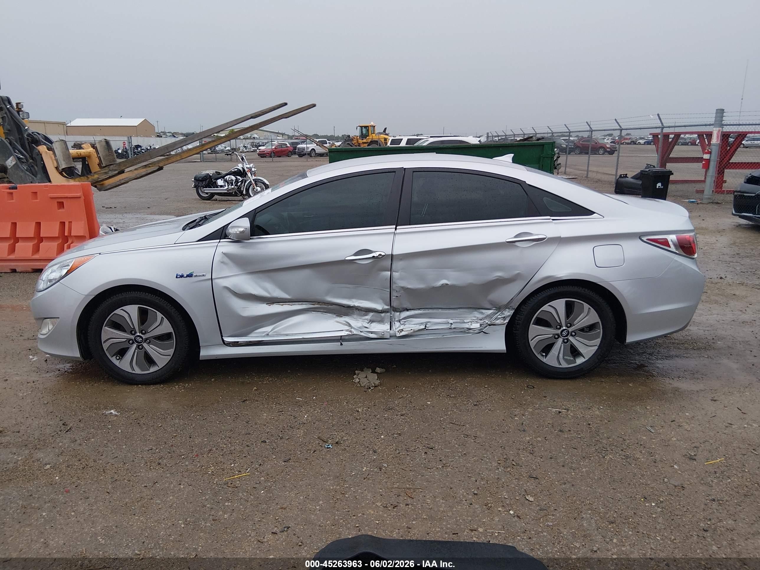 2015 Hyundai Sonata Hybrid Limited Silver vin: KMHEC4A46FA121586