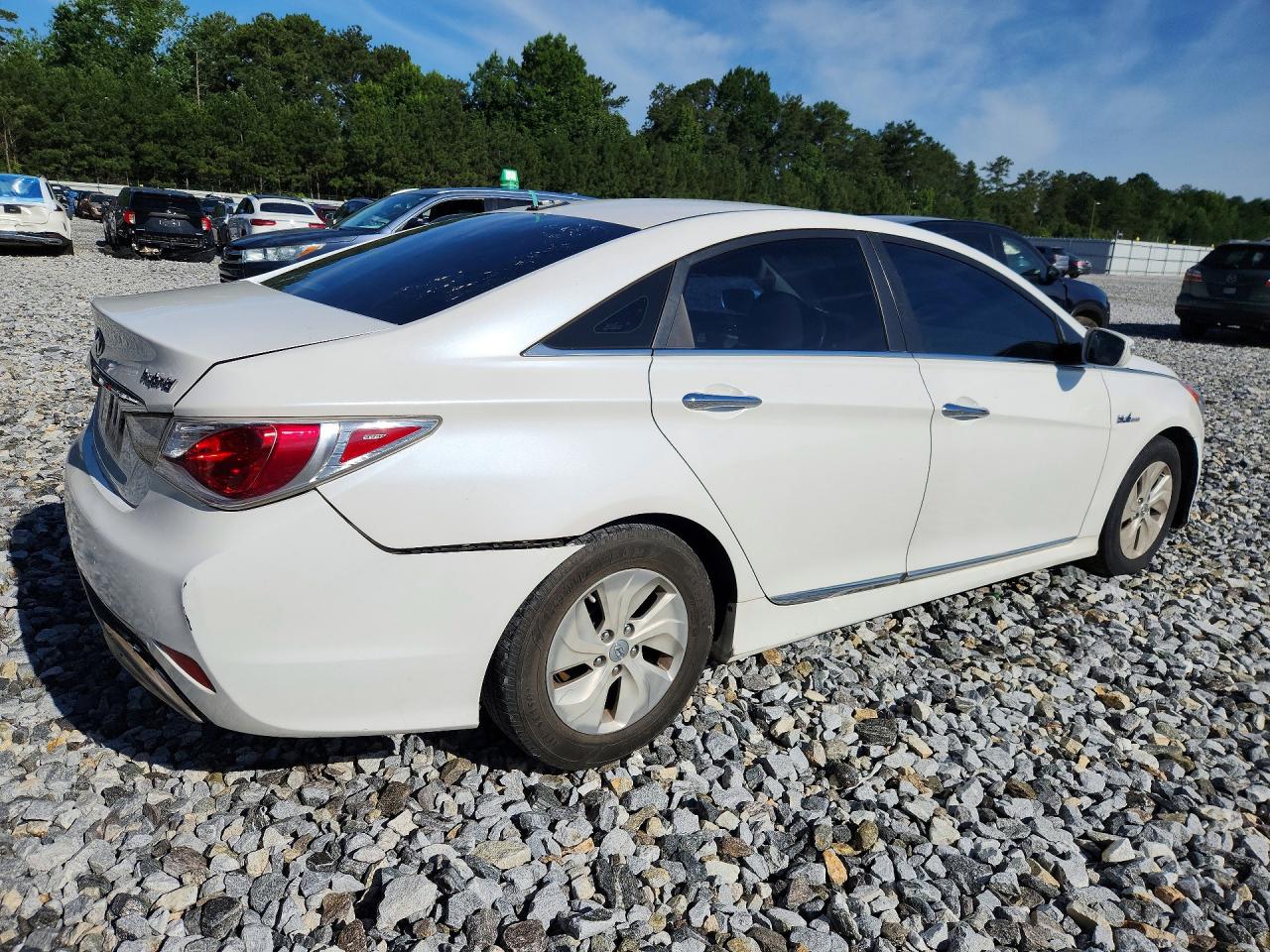 2015 Hyundai Sonata Hybrid Base Белый vin: KMHEC4A46FA127730