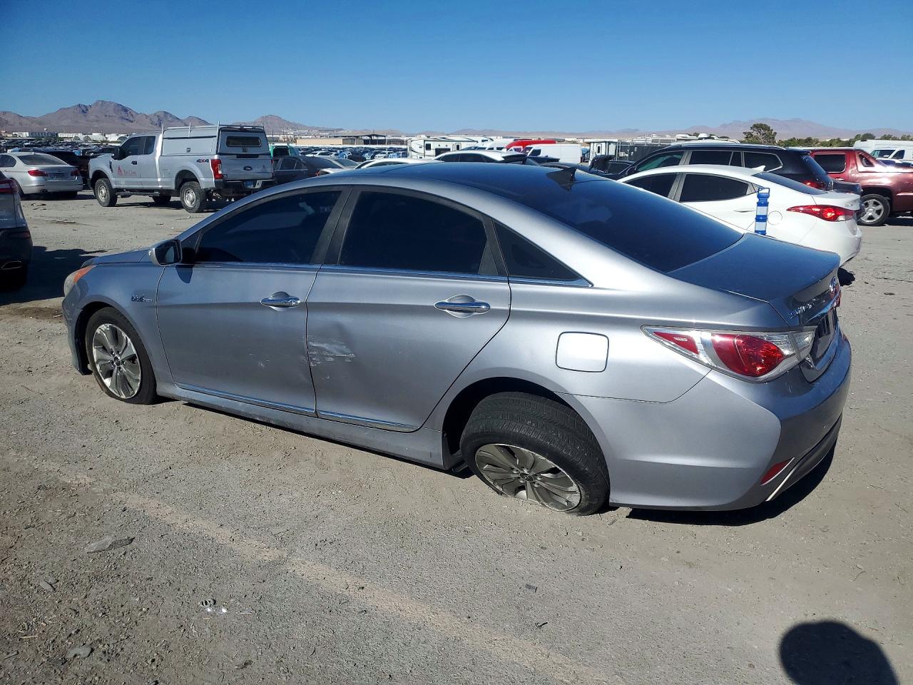 2015 Hyundai Sonata Hybrid Limited Silver vin: KMHEC4A46FA131728